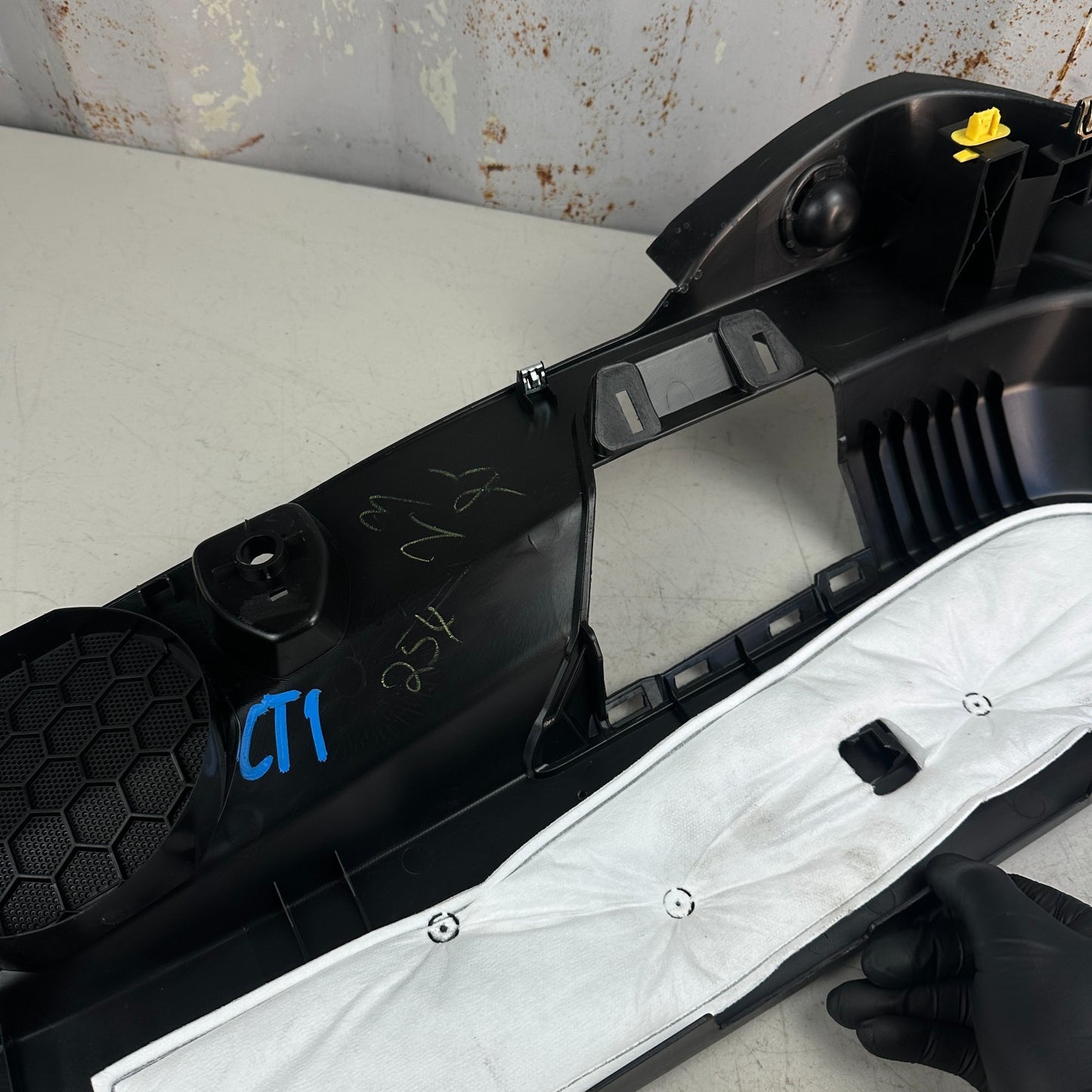 14-19 CHEVROLET CORVETTE C7 REAR LEFT DRIVER SIDE LOWER QUARTER TRIM PANEL OEM