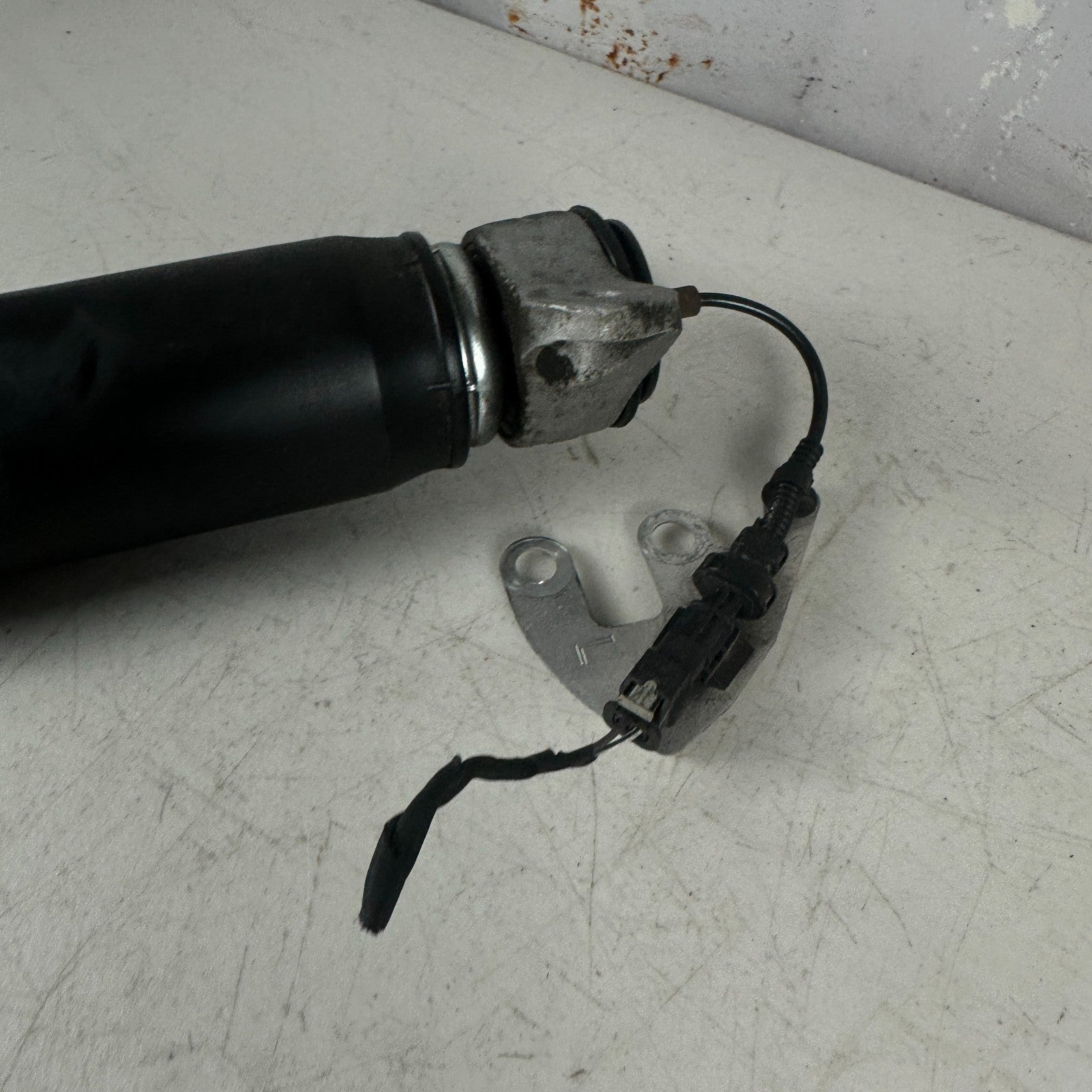 2017-2023 CHEVROLET CAMARO REAR RIGHT SIDE SUSPENSION SHOCK STRUT ABSORBER OEM