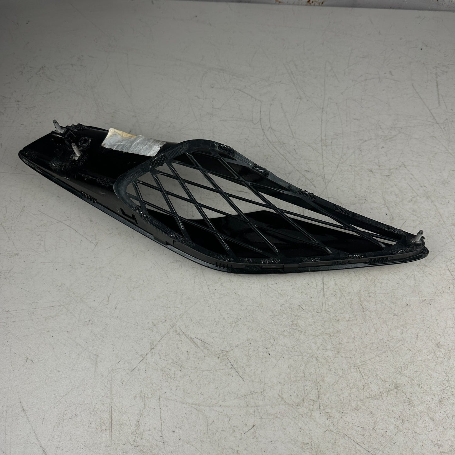 2014-2019 CHEVROLET CORVETTE LEFT SIDE QAURTER PANEL SCOOP VENT BEZEL 23126296