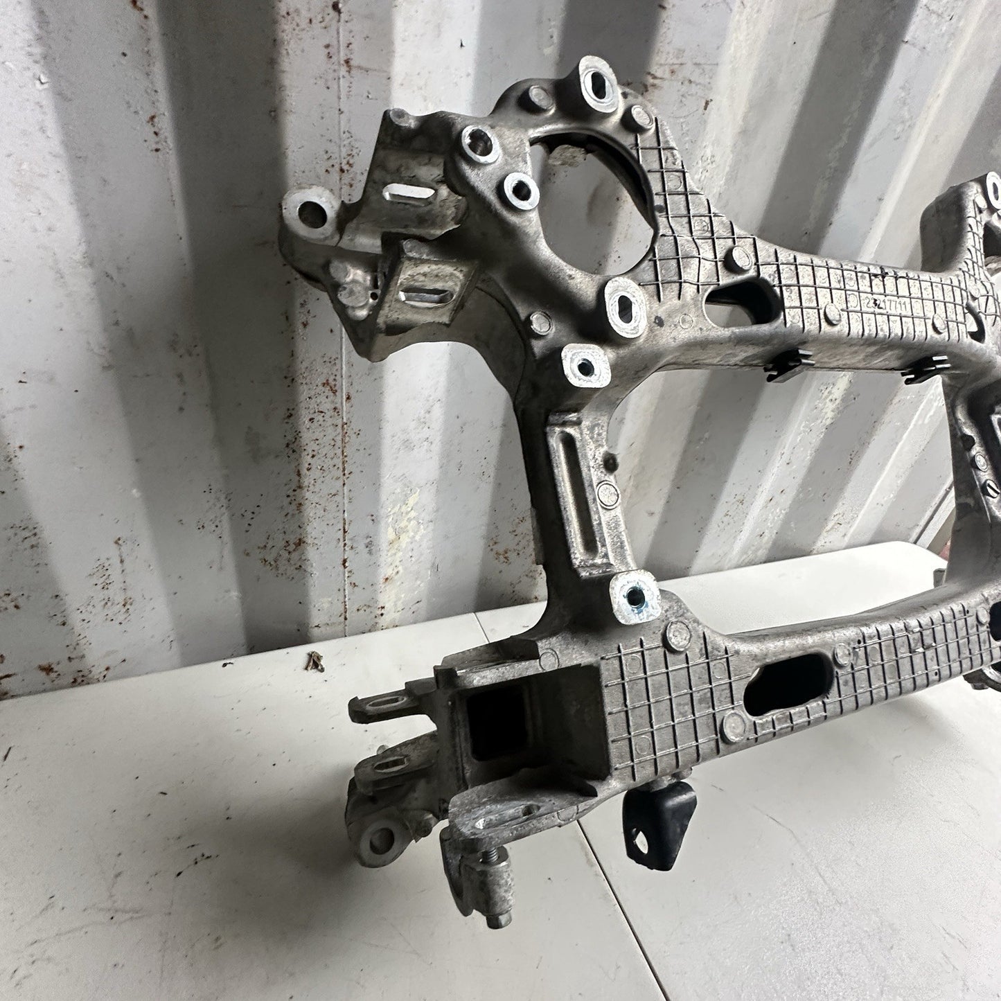 14-19 CHEVROLET CORVETTE C7 REAR SUBFRAME SUSPENSION CRADLE 23217711 OEM