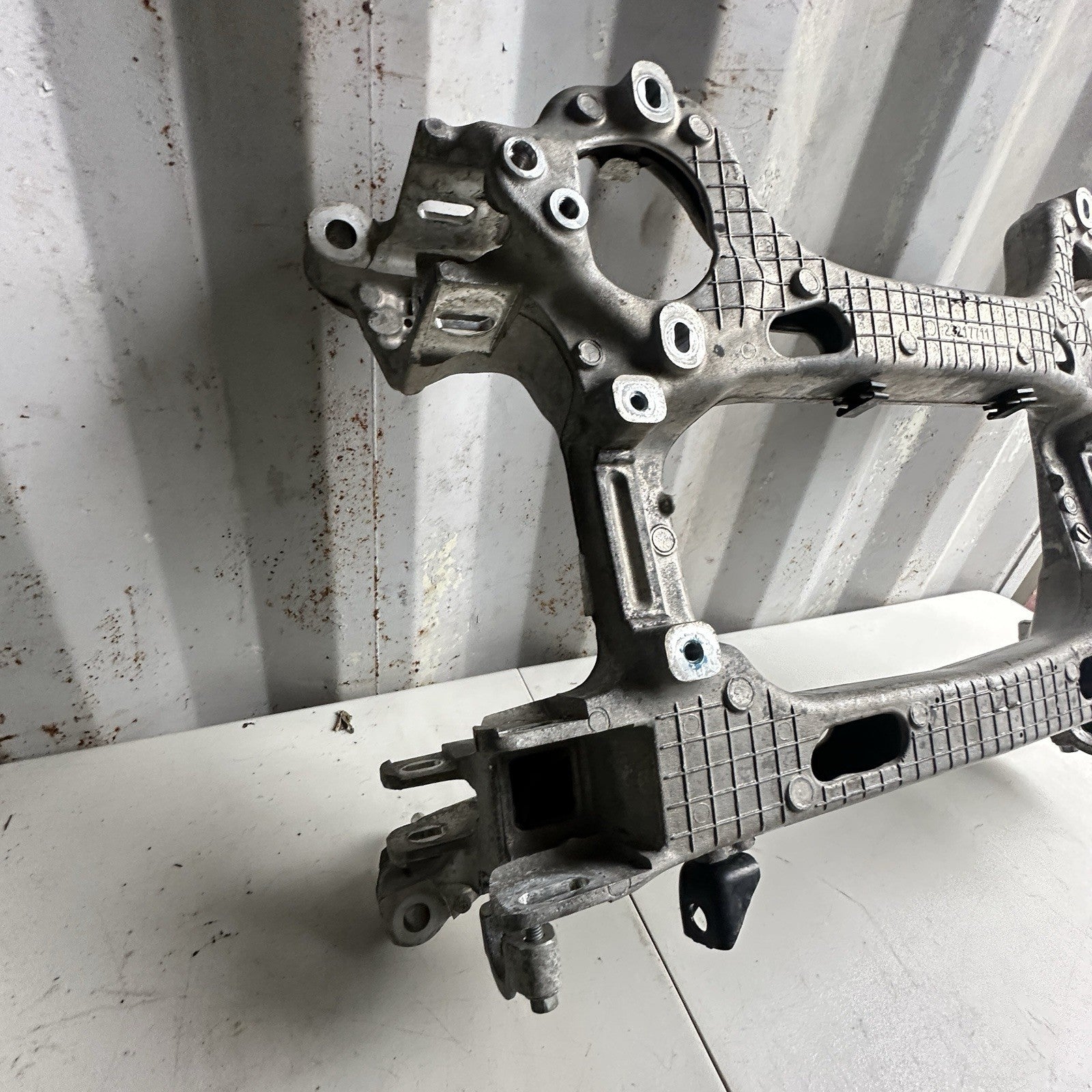 14-19 CHEVROLET CORVETTE C7 REAR SUBFRAME SUSPENSION CRADLE 23217711 OEM