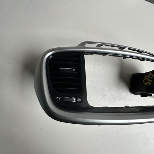 16-18 KIA SORENTO CENTER DASH RADIO SURROUND BEZEL TRIM PANEL Assembly Silver
