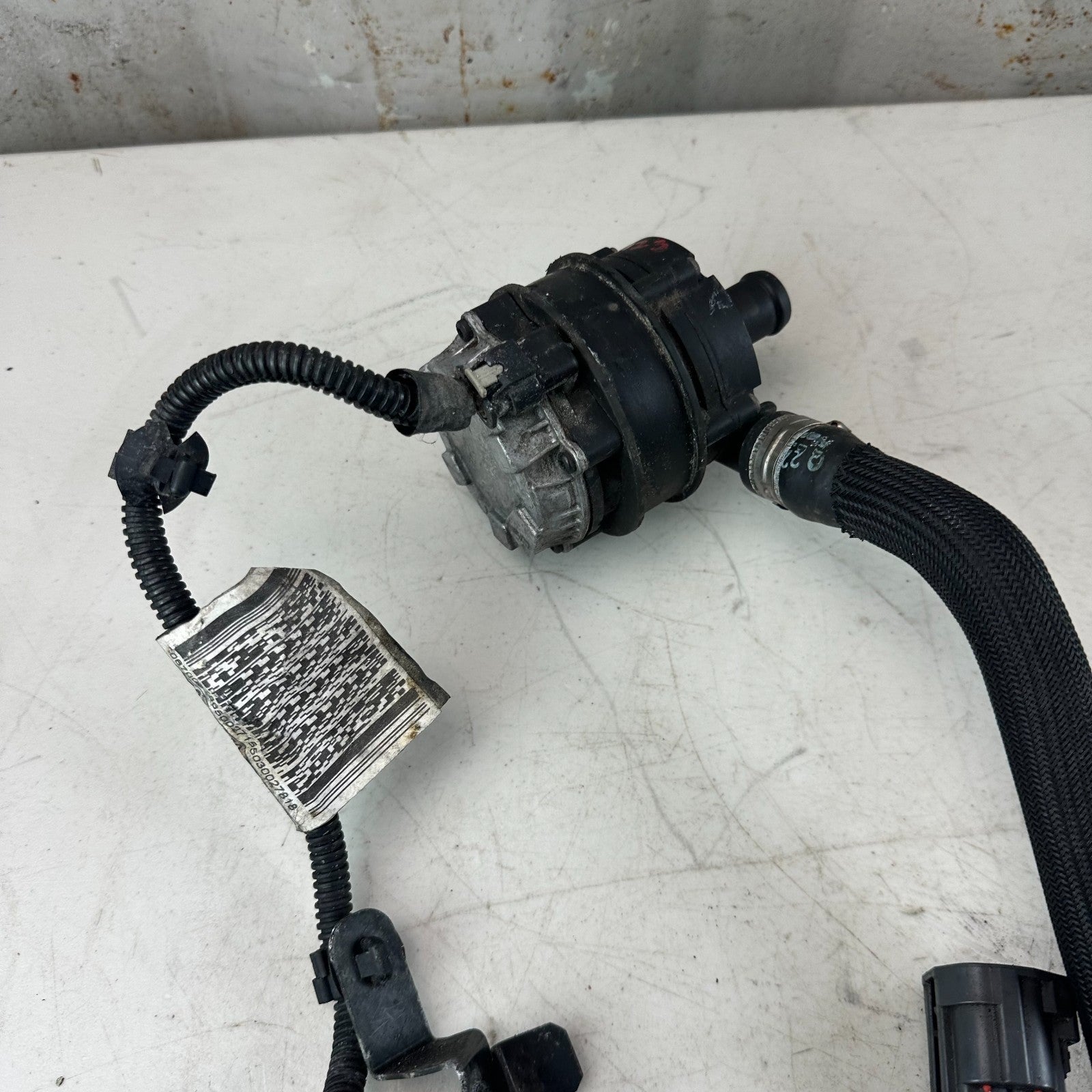 2017-2020 MASERATI LEVANTE ENGINE COOLANT AUXILIARY WATER PUMP W/ WIRE HARNESS