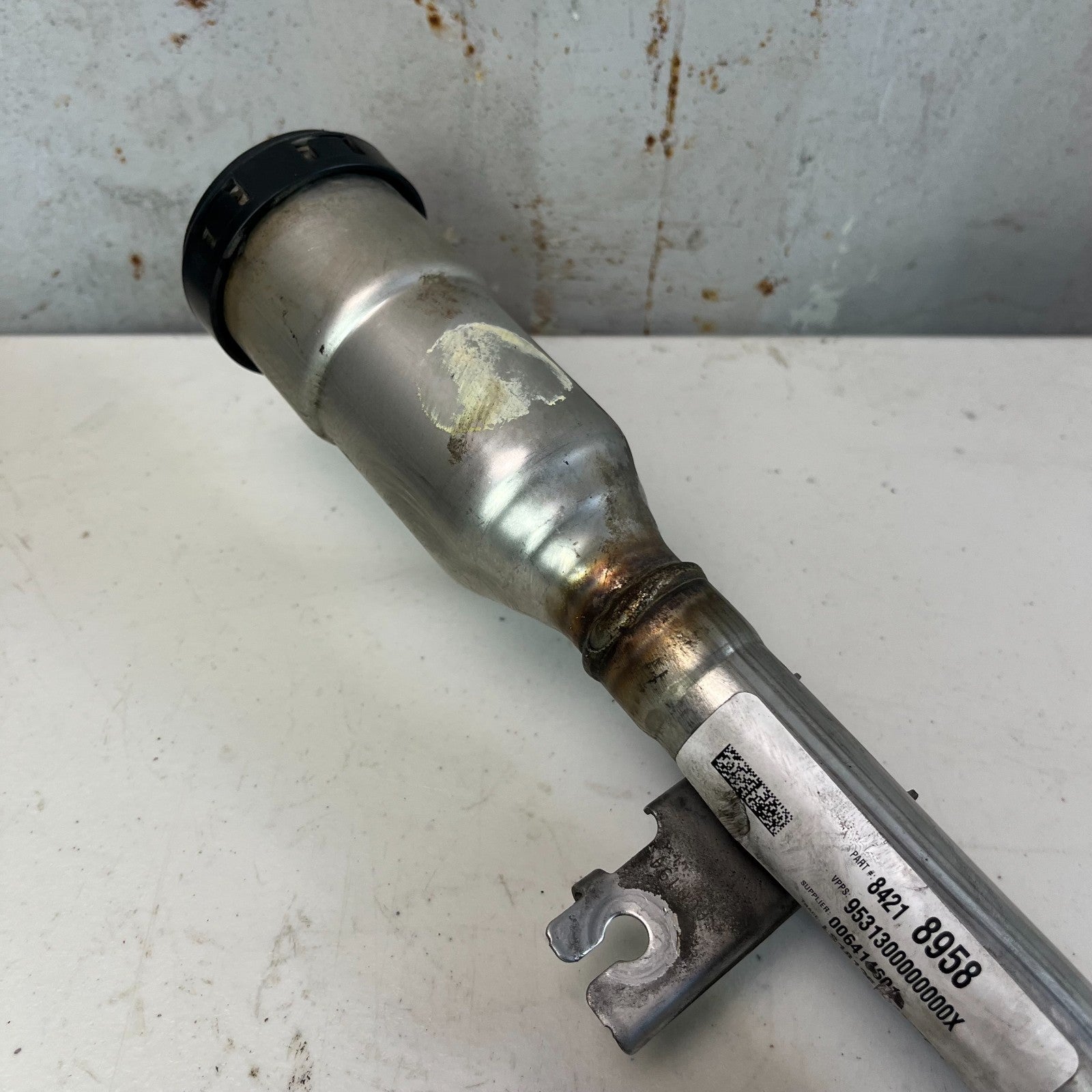 2016-2024 CHEVROLET CAMARO SS FUEL TANK FILLER NECK HOSE 84218958 OEM