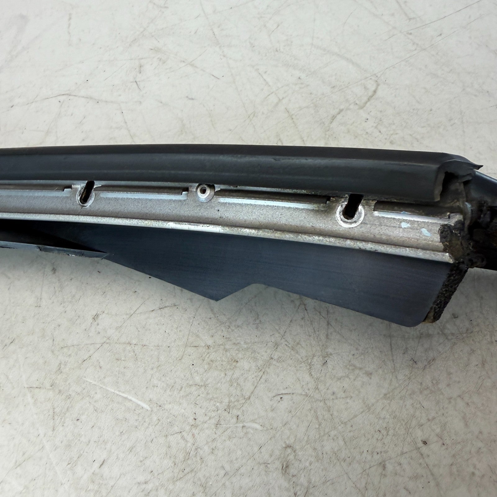 05-13 CHEVROLET CORVETTE FRONT RIGHT SIDE WINDSHIELD A PILLAR TRIM MOLDING OEM