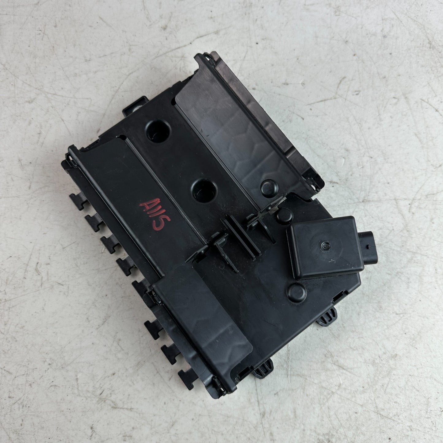 2015-2021 MERCEDES W205 C300 POWER DISTRIBUTION FUSE BOX JUNCTION BLOCK OEM