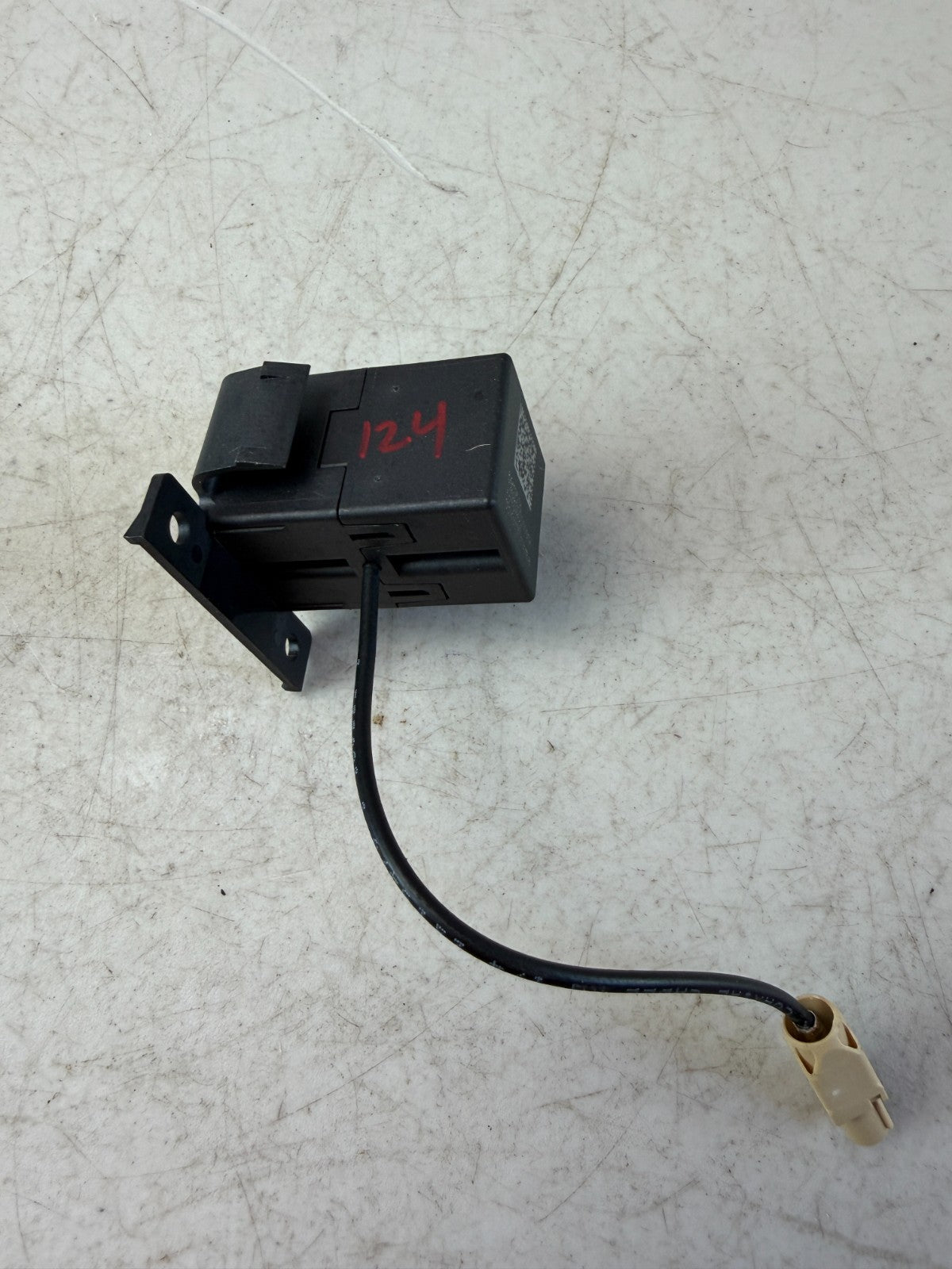 2016-2024 CHEVROLET CAMARO ANTENNA BASE COMPUTER CONTROL MODULE UNIT 84610506