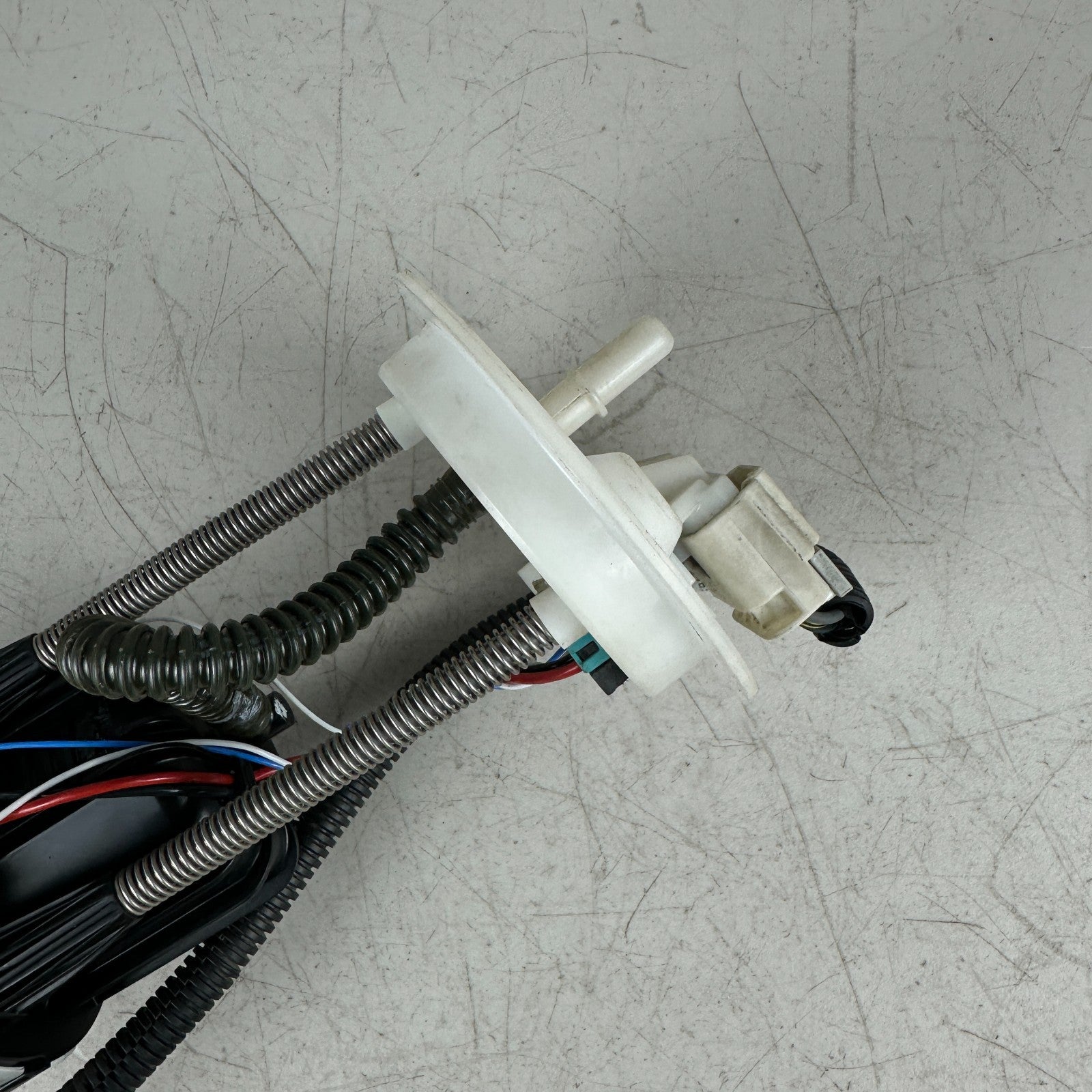 2014-2019 CHEVROLET CORVETTE C7 STINGRAY TANK MOUNTED FUEL PUMP SENDER UNIT OEM