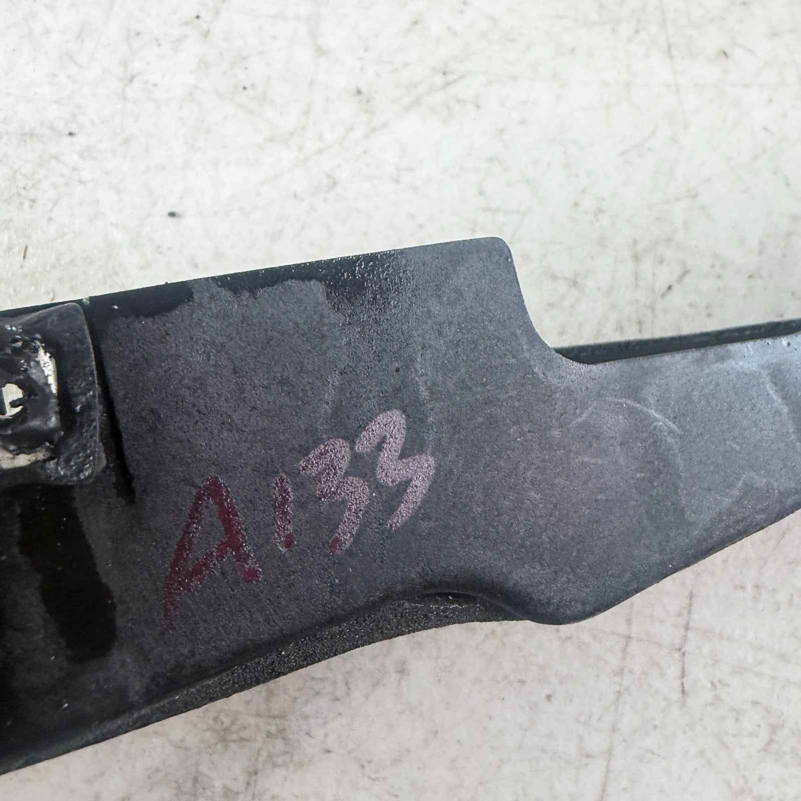 2005-2013 CHEVROLET CORVETTE RIGHT SIDE A PILLAR TRIM COVER BRACKET 15240517 OEM
