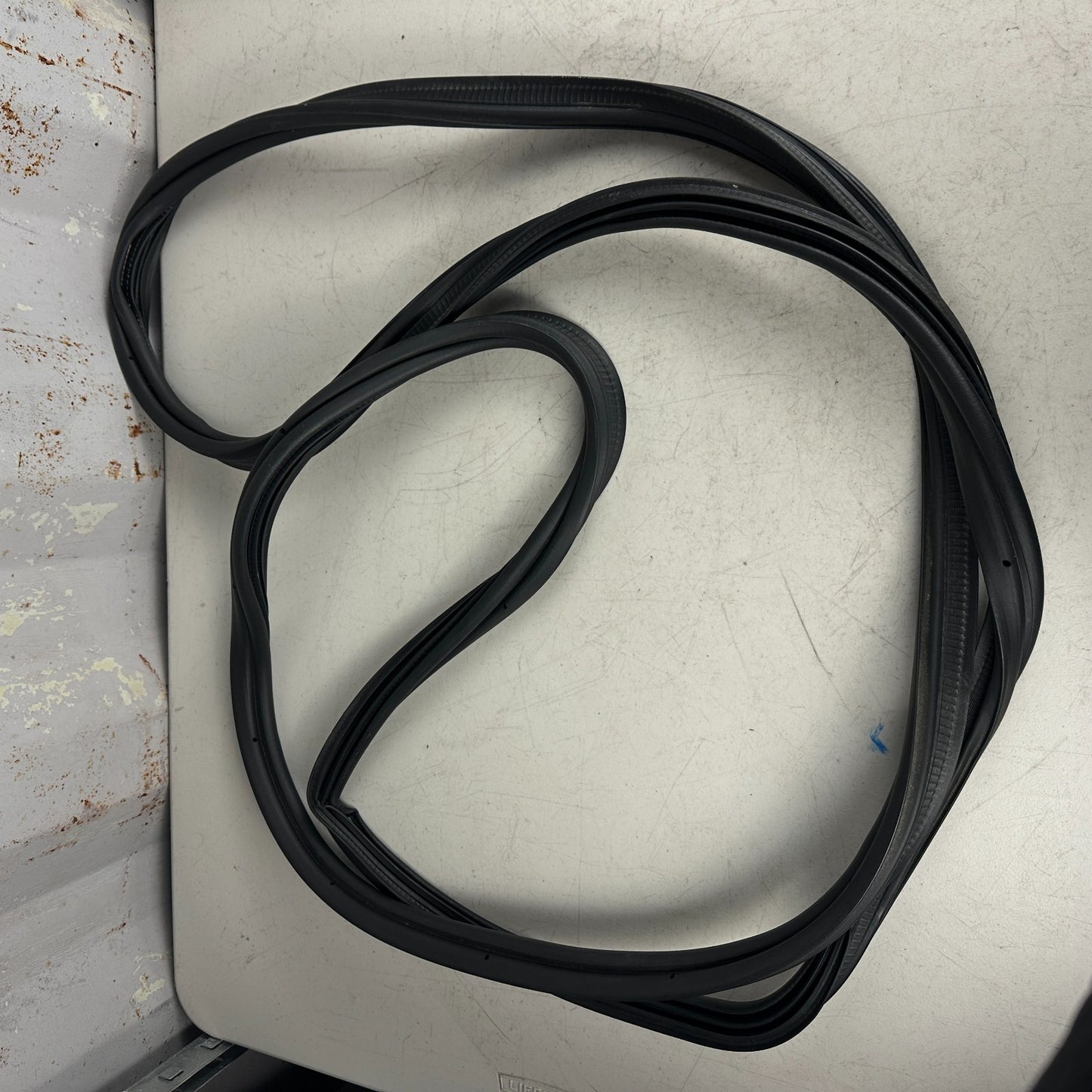 2014-2019 CHEVROLET CORVETTE REAR TAILGATE TRUNK WEATHERSTRIP RUBBER SEAL OEM