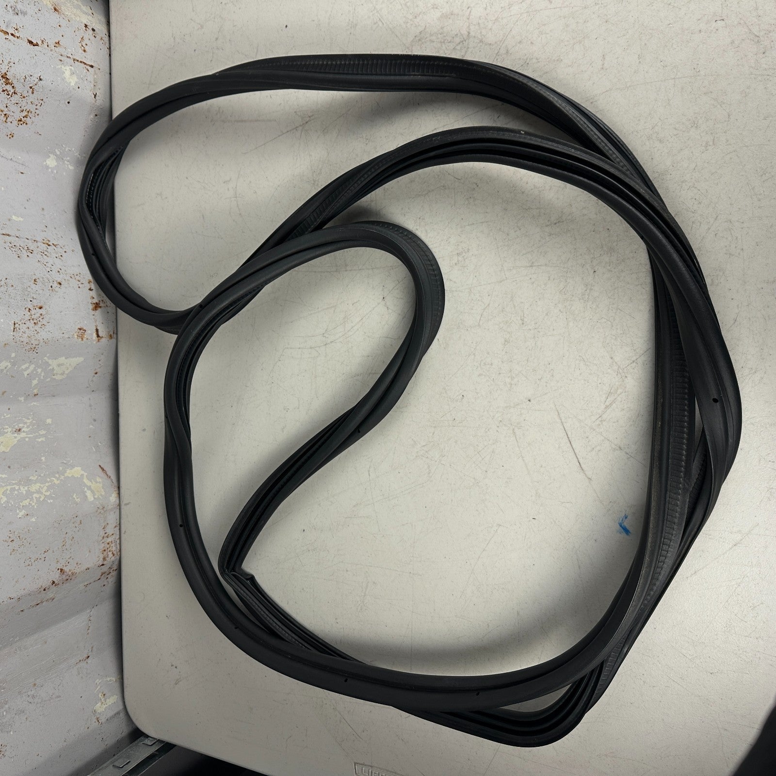 2014-2019 CHEVROLET CORVETTE REAR TAILGATE TRUNK WEATHERSTRIP RUBBER SEAL OEM