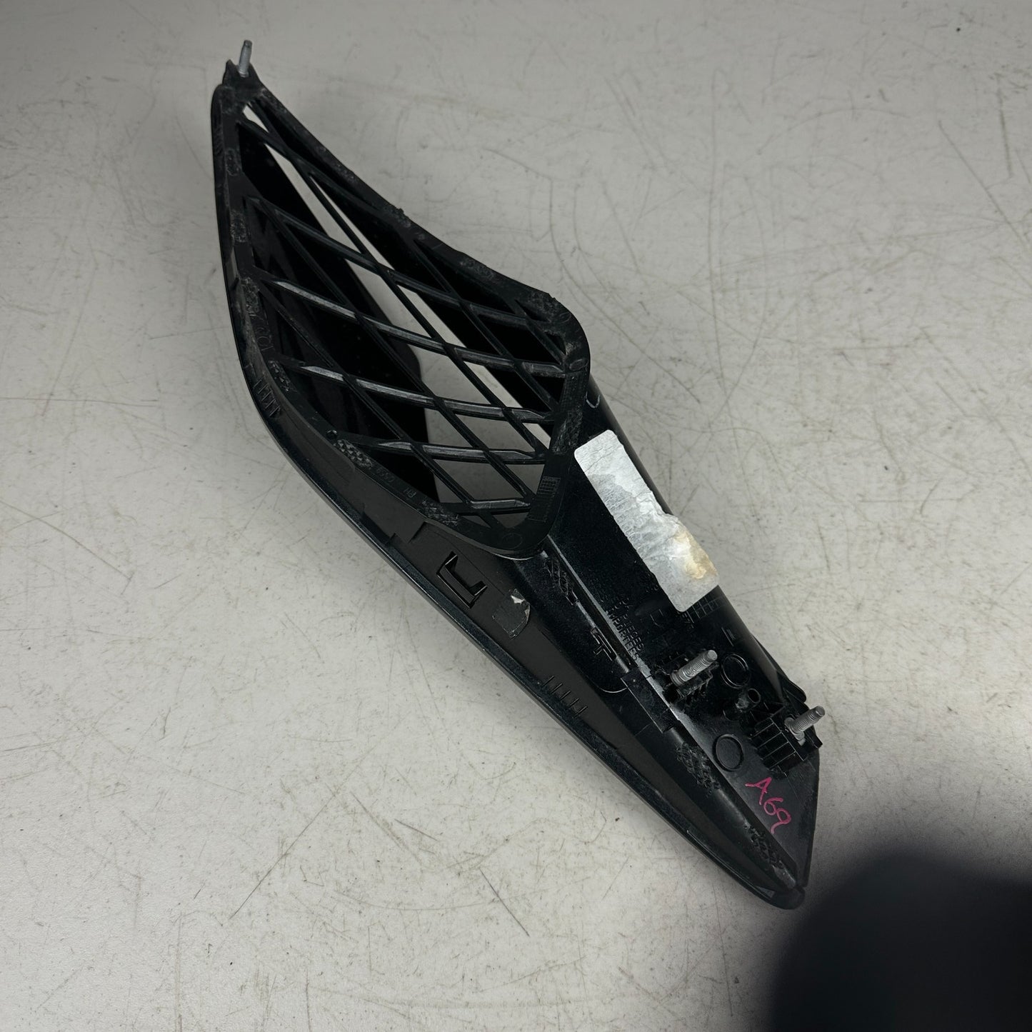 2014-2019 CHEVROLET CORVETTE RIGHT SIDE QAURTER PANEL SCOOP VENT BEZEL 23126296