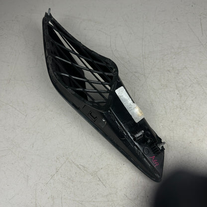 2014-2019 CHEVROLET CORVETTE RIGHT SIDE QAURTER PANEL SCOOP VENT BEZEL 23126296