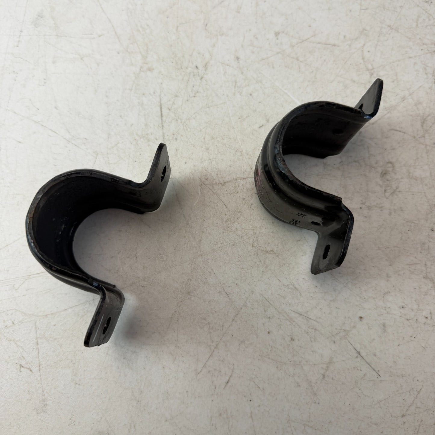 2016-2024 CHEVY CAMARO FRONT STABILIZER SWAY BAR CLAMP BRACKET PAIR 20936092 OEM