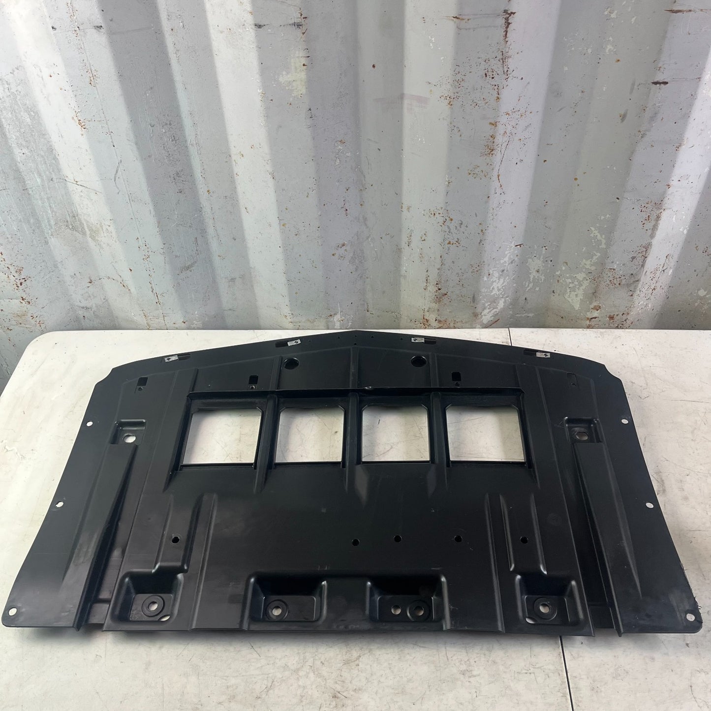 2016-2024 CHEVY CAMARO SS FRONT BUMPER UNDERBODY COVER PANEL BLACK 079365559 OEM