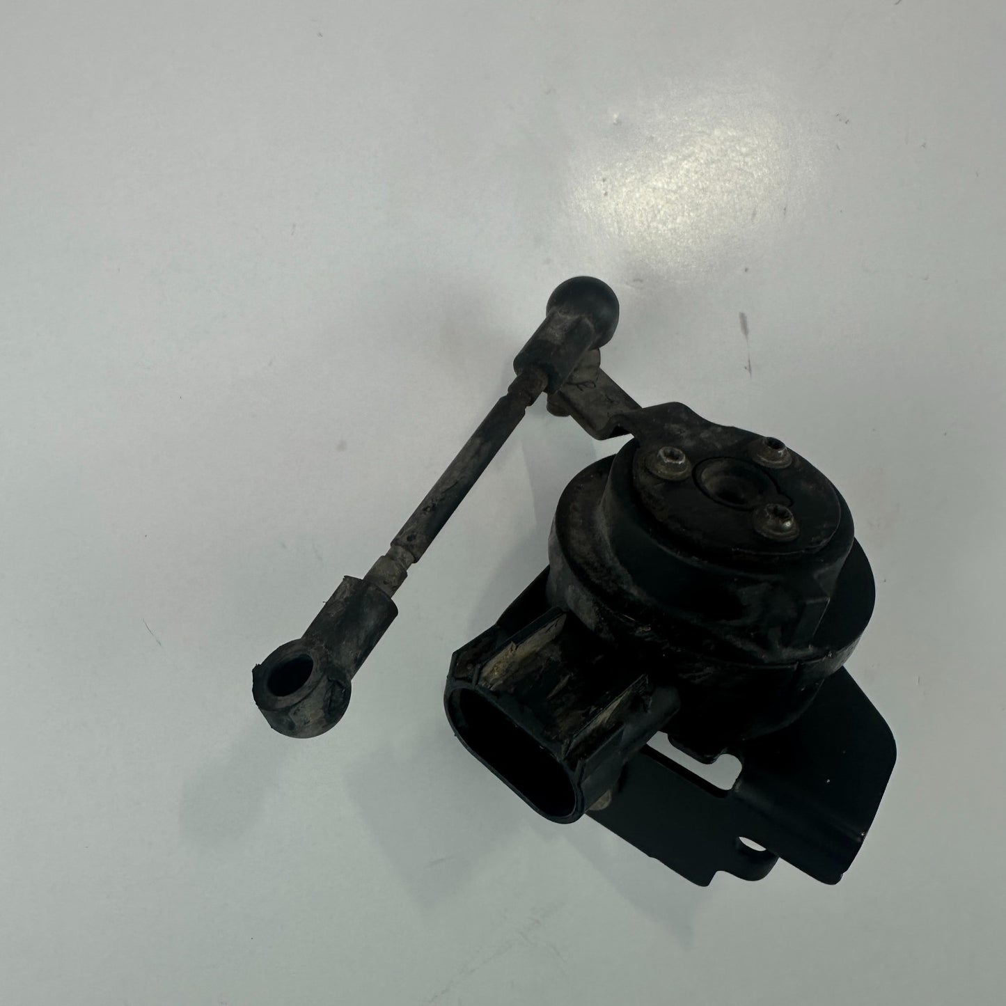 14-19 CHEVROLET CORVETTE C7 FRONT LEFT SIDE HEADLIGHT LEVEL POSITION SENSOR OEM