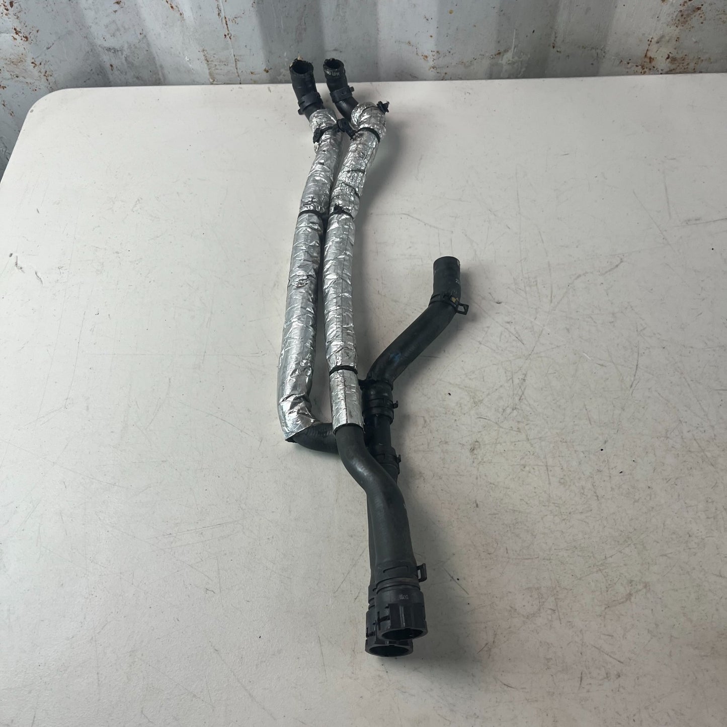 2016-2024 CHEVROLET CAMARO SS ENGINE RADIATOR COOLANT HOSE PIPE 23352709 OEM