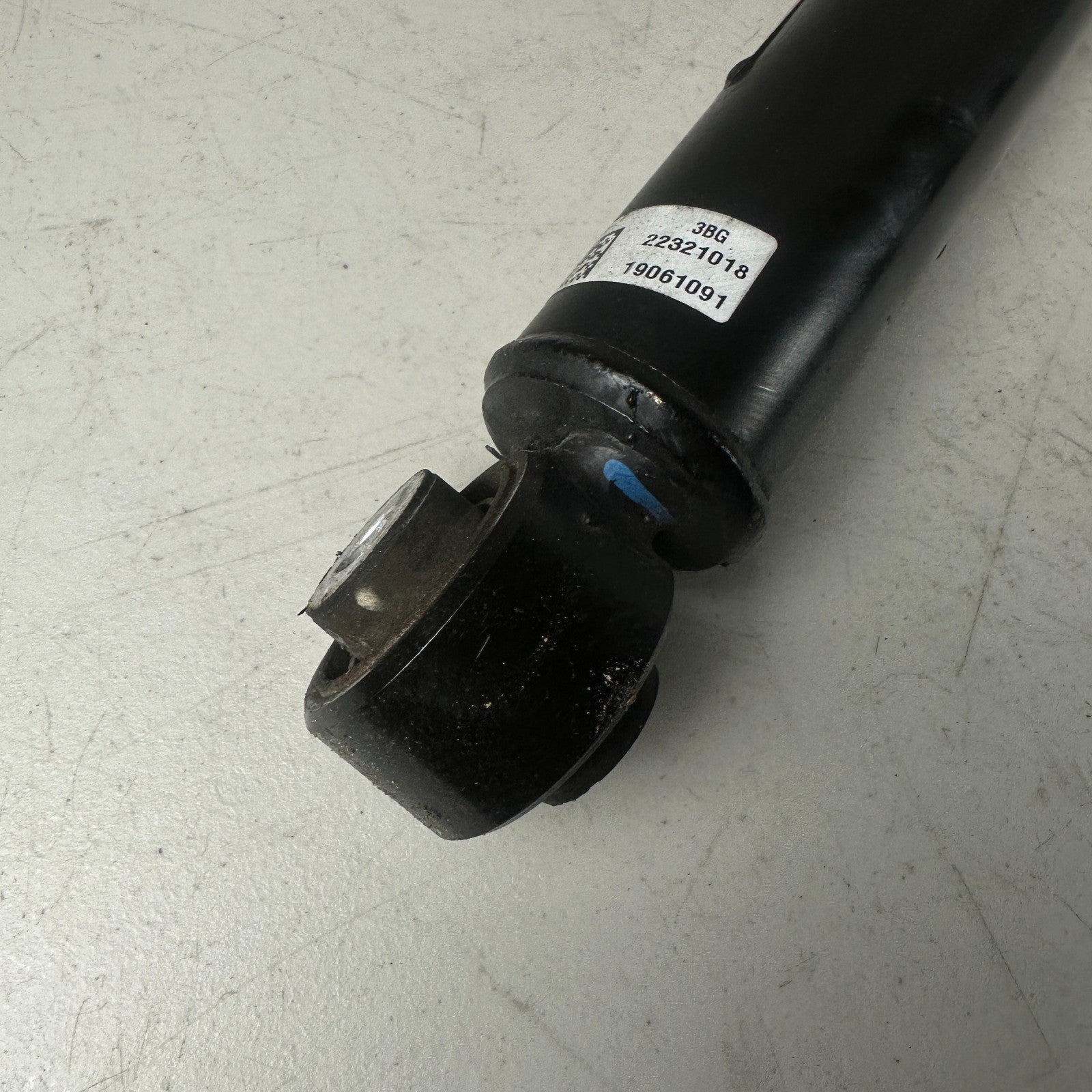 2017-2023 CHEVROLET CAMARO REAR RIGHT SIDE SUSPENSION SHOCK STRUT ABSORBER OEM