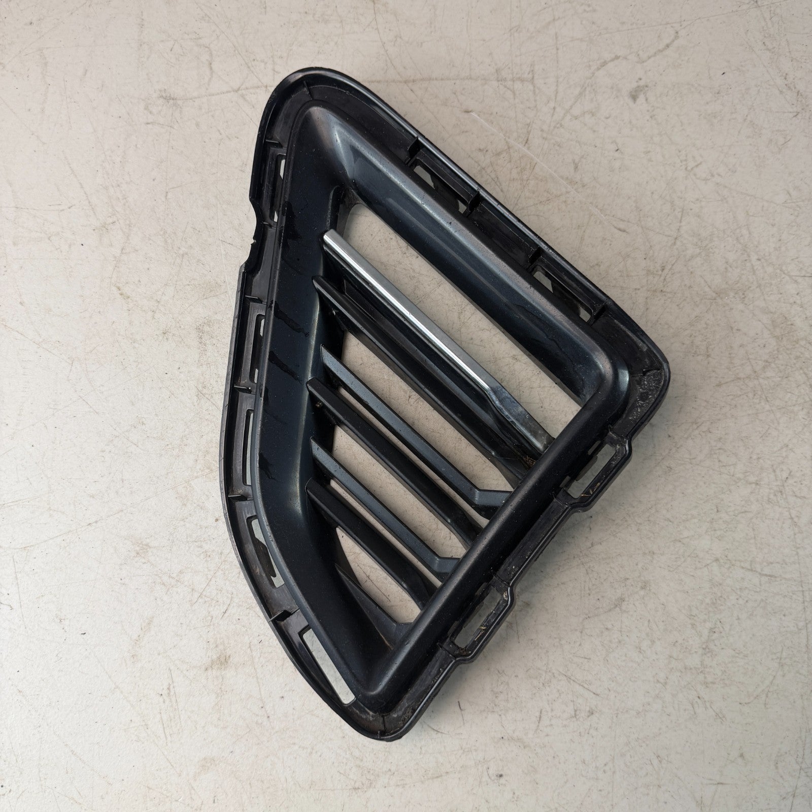 2016-2018 CHEVY CAMARO FRONT LEFT SIDE BUMPER FOG LIGHT BEZEL COVER 23158571 OEM