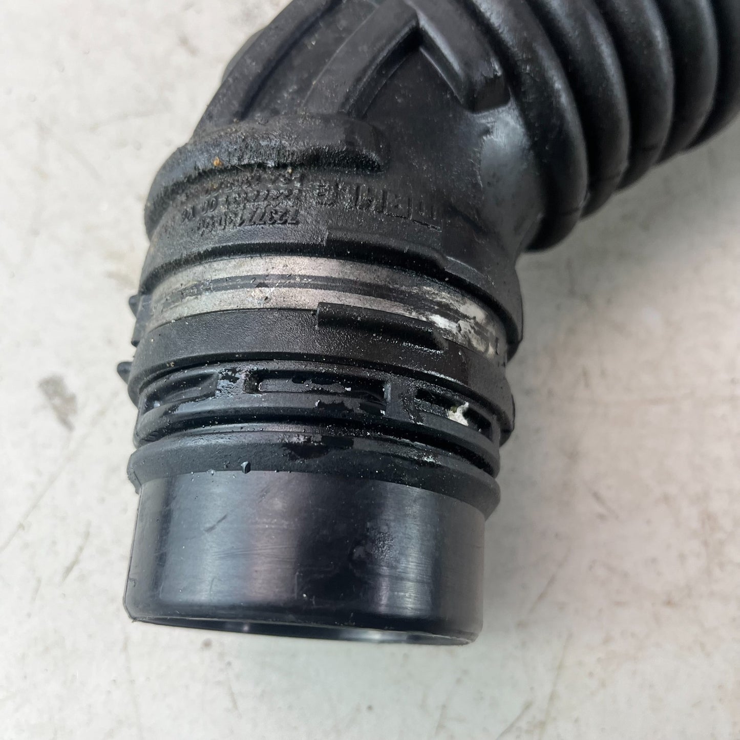 2017-2020 MASERATI LEVANTE LEFT TURBO INTAKE AIR CLEANER HOSE PIPE 670031928 OEM