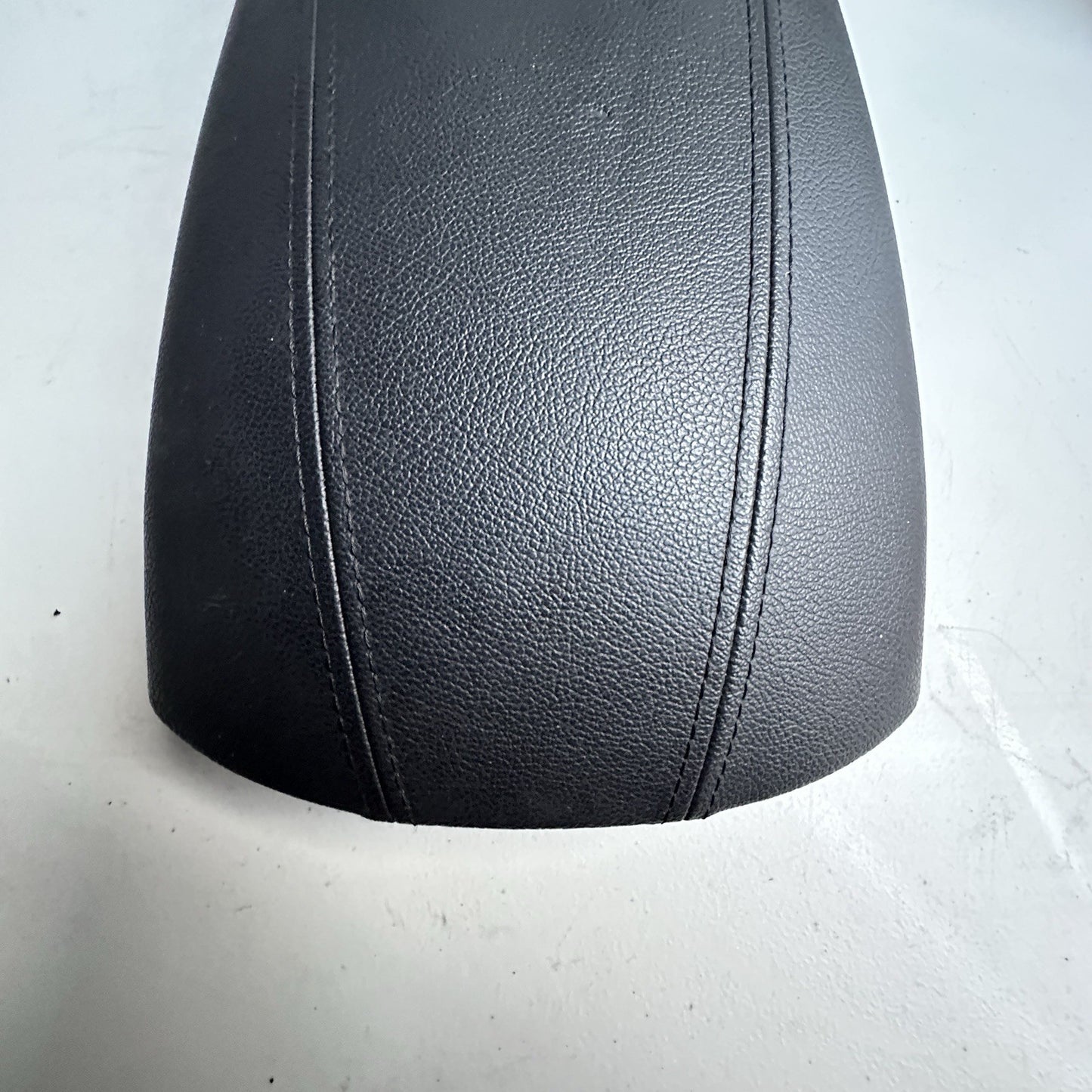 2011-2014 Hyundai Sonata Center Console Armrest Black Leather OEM CLEAN