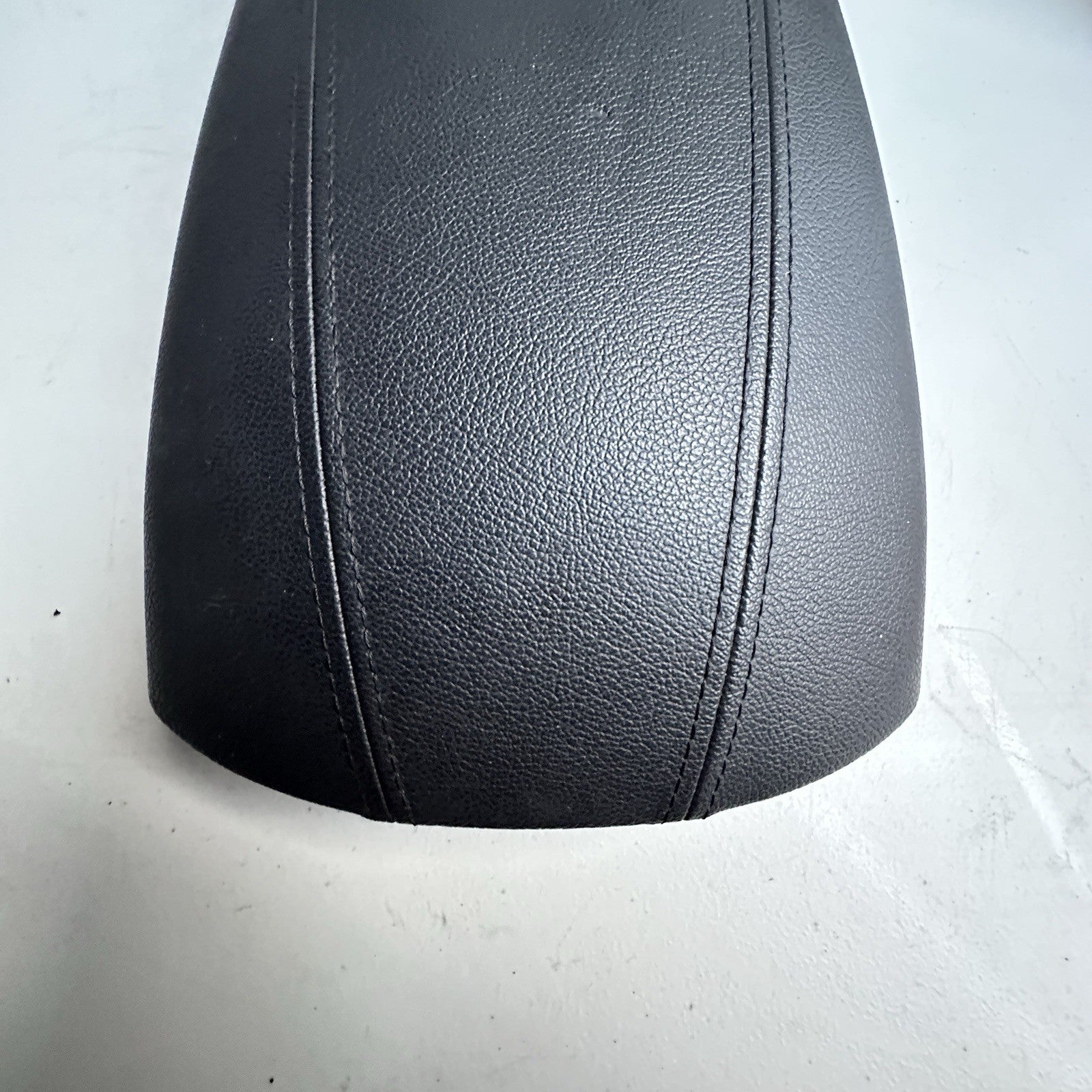 2011-2014 Hyundai Sonata Center Console Armrest Black Leather OEM CLEAN