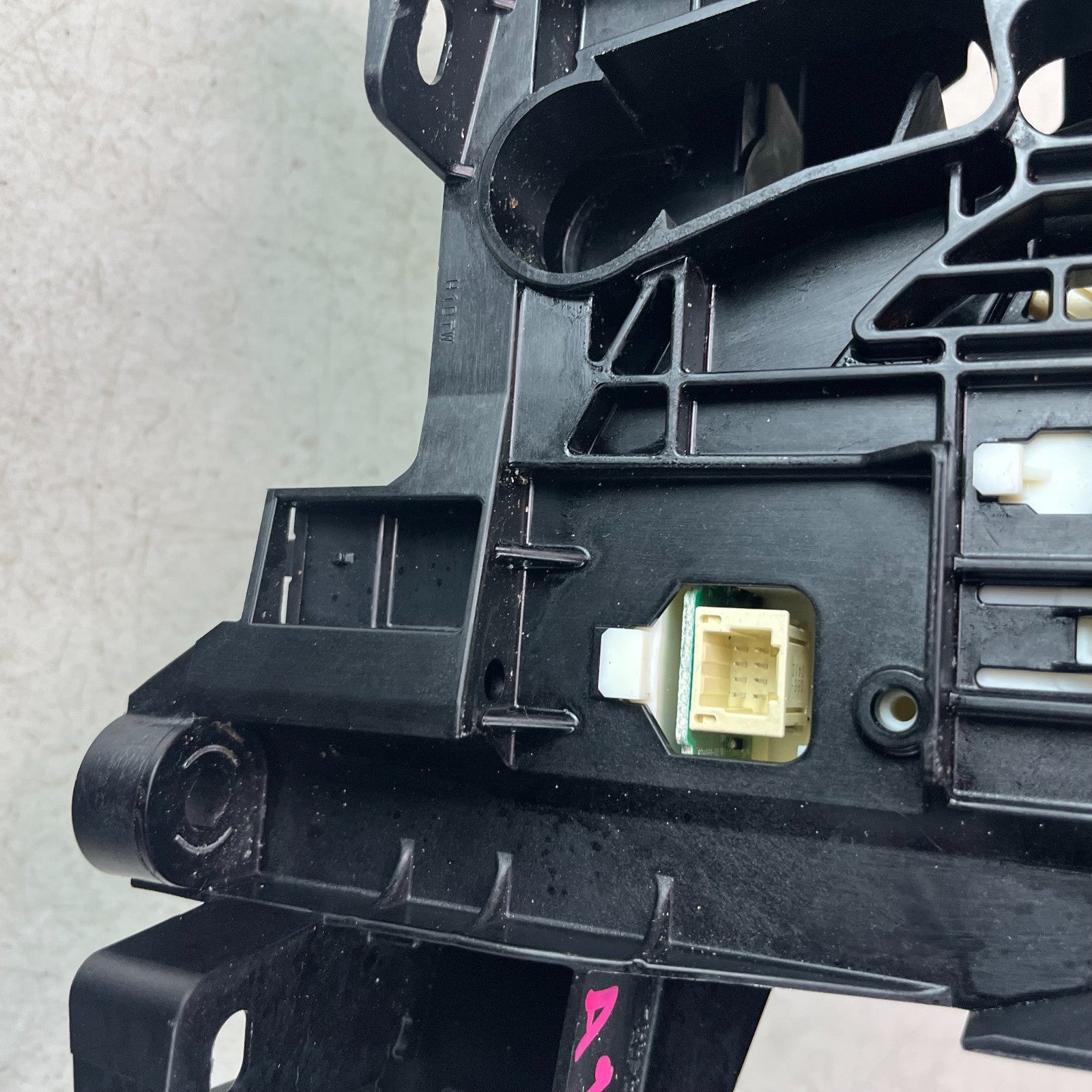2019-2022 TOYOTA COROLLA AUTOMATIC TRANSMISSION GEAR SHIFTER SELECTOR 75G892 OEM