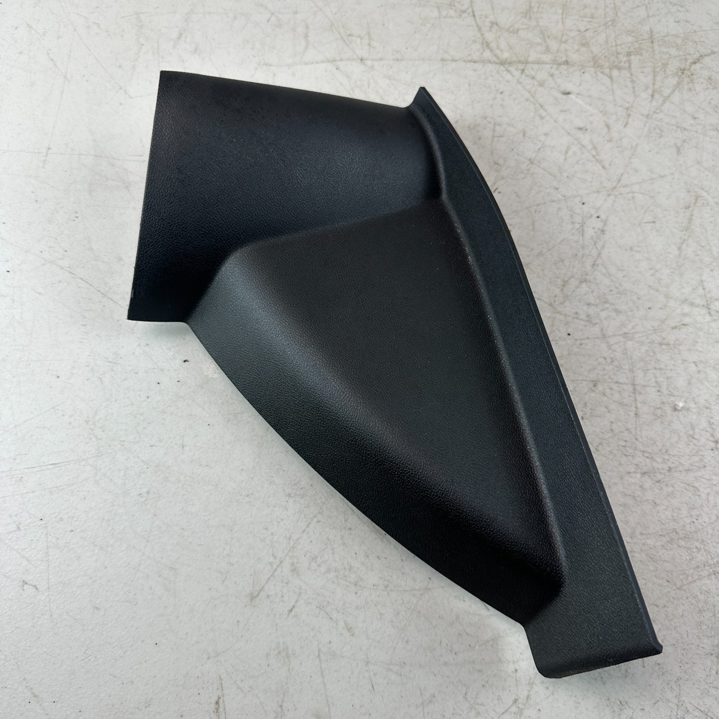 2016-2024 CHEVROLET CAMARO RIGHT SIDE DASHBOARD END TRIM COVER PANEL 84085885