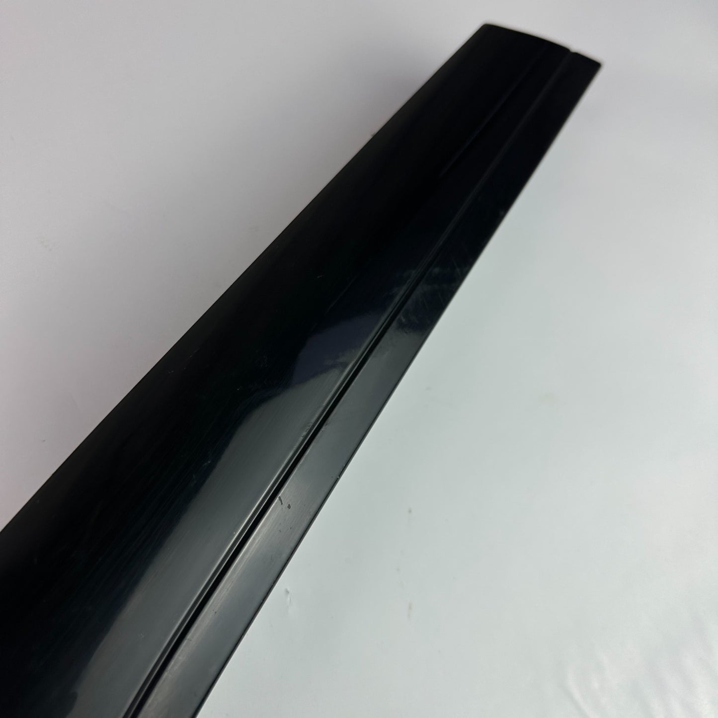 2005-2013 CHEVROLET CORVETTE C6 FRONT LEFT SIDE DOOR WINDOW A-PILLAR MOLDING OEM