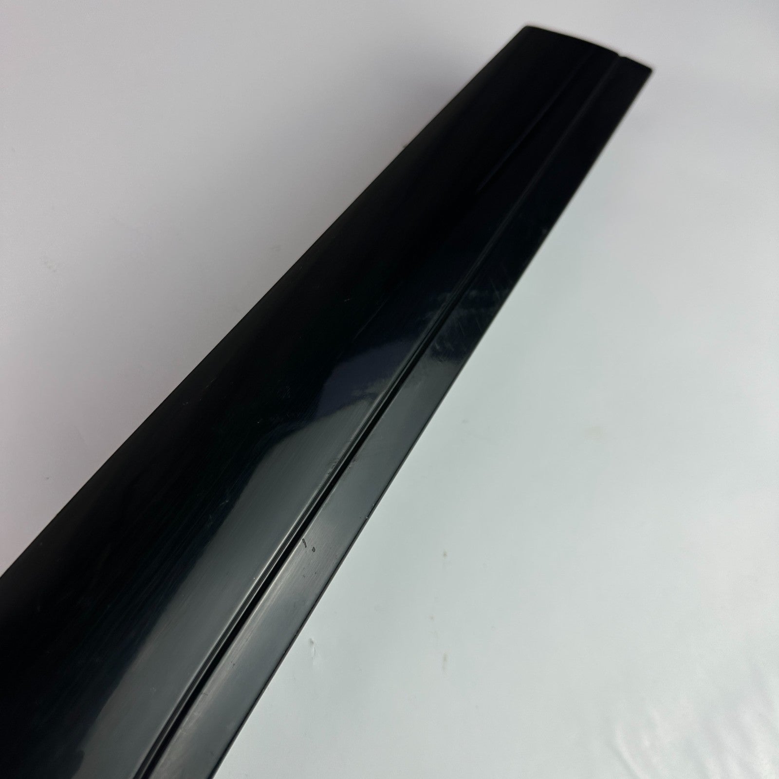 2005-2013 CHEVROLET CORVETTE C6 FRONT LEFT SIDE DOOR WINDOW A-PILLAR MOLDING OEM