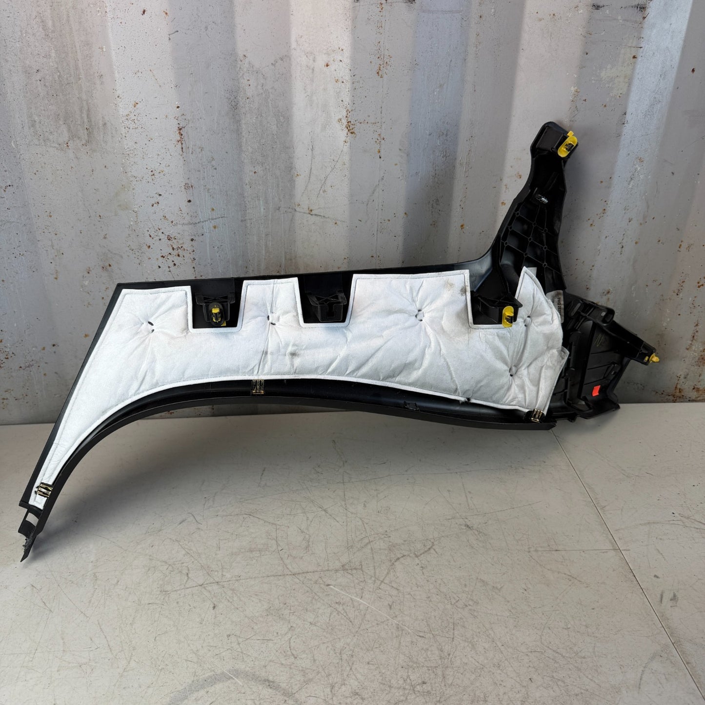 2014-2019 CHEVROLET CORVETTE RIGHT PASSENGER SIDE B PILLAR LOWER TRIM COVER OEM