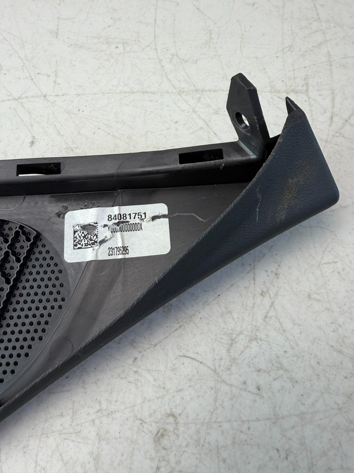 2016-2024 CHEVROLET CAMARO DASH DASHBOARD LEFT SIDE SPEAKER COVER TRIM 84081751