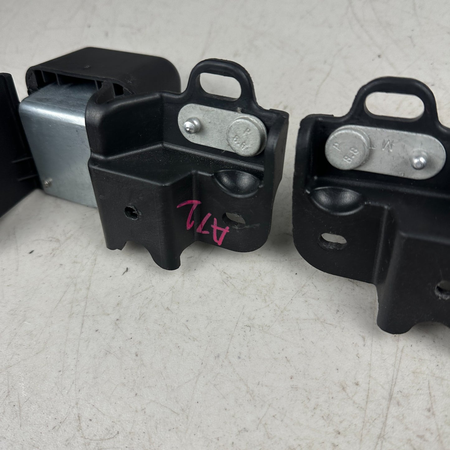 2014-2019 CHEVROLET CORVETTE C7 RIGHT & LEFT TOP ROOF STORAGE BRACKET BRACE OEM