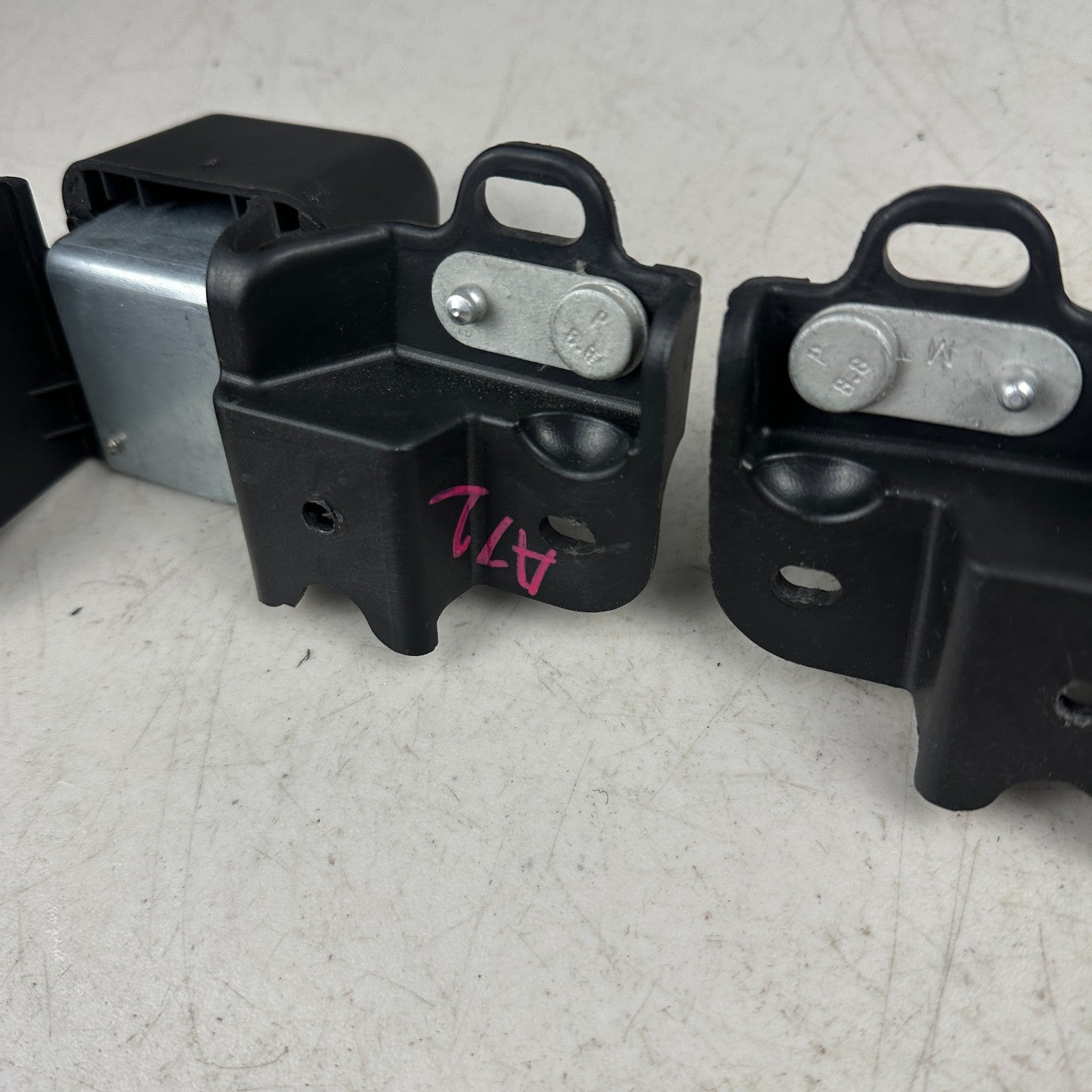 2014-2019 CHEVROLET CORVETTE C7 RIGHT & LEFT TOP ROOF STORAGE BRACKET BRACE OEM