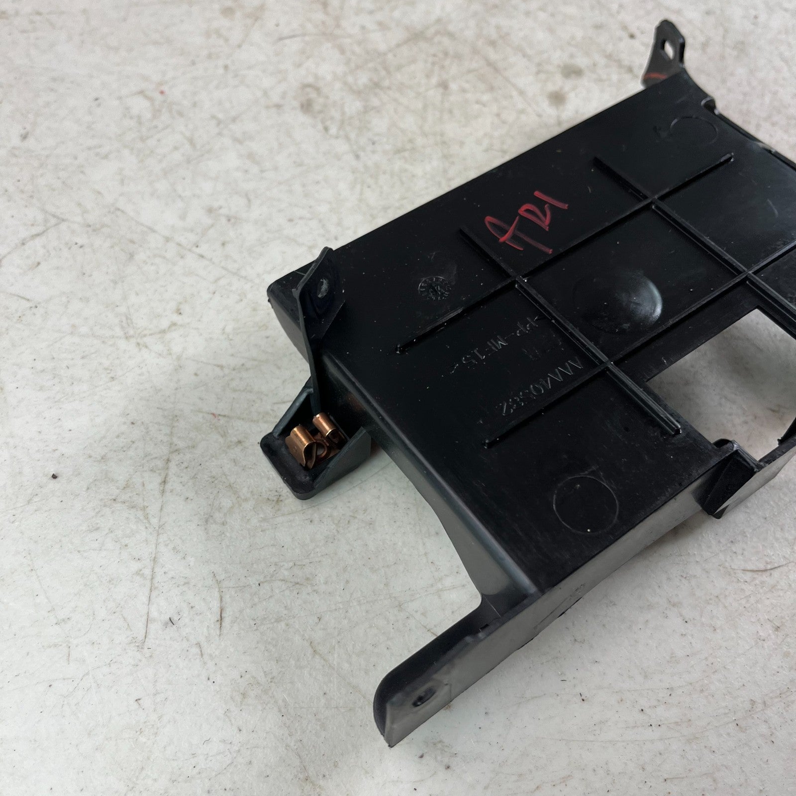 2005-2013 CHEVROLET CORVETTE FRONT DASH KEYLESS CONTROL MODULE BRACKET OEM