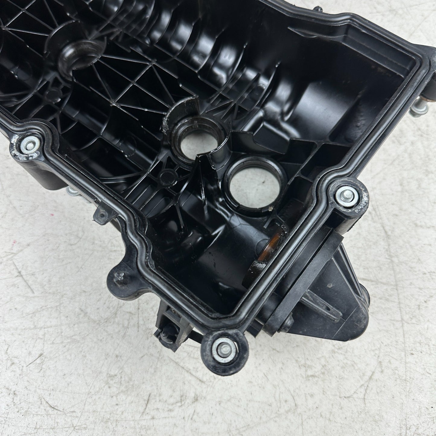 2012-2023 DODGE CHARGER 3.6L V6 RIGHT SIDE ENGINE CYLINDER HEAD VALVE COVER OEM