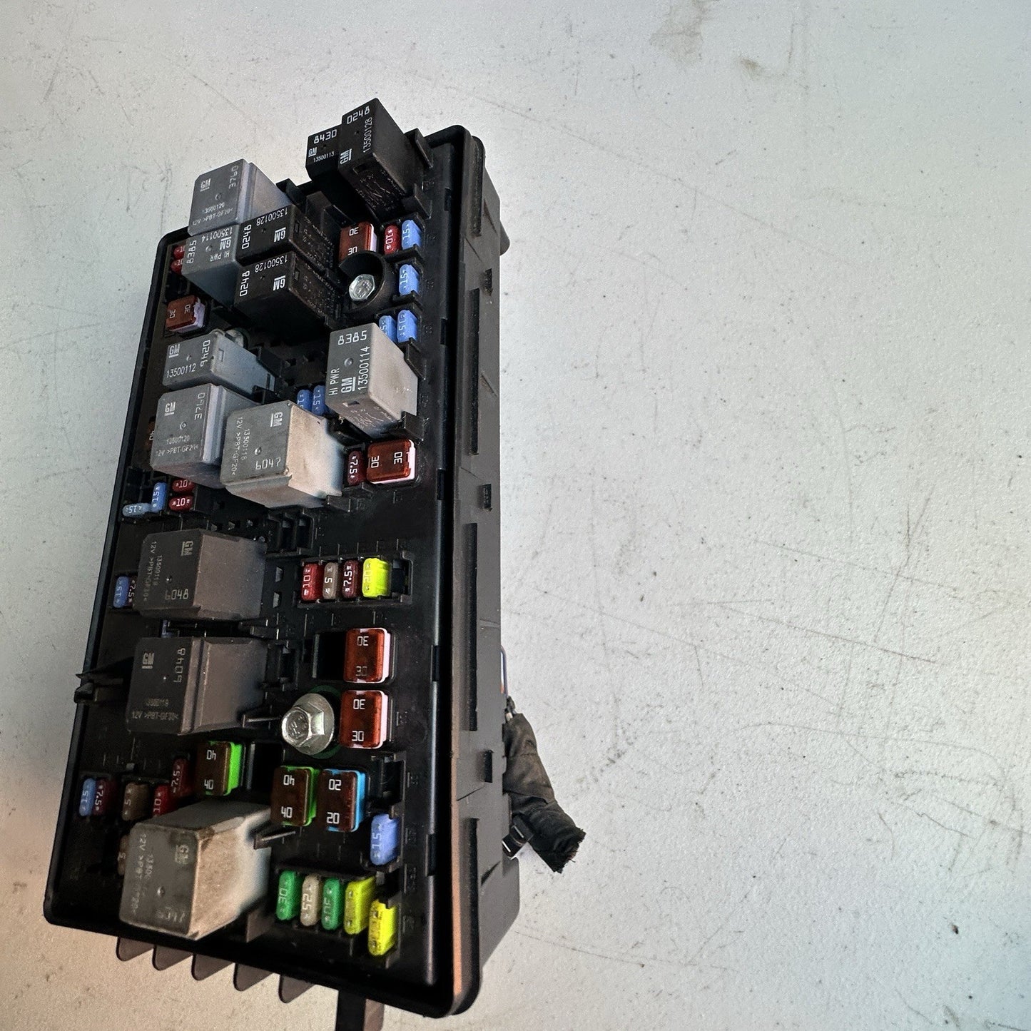 2011-2016 Chevy Cruze Malibu  Engine Relay Fuse Box 812461952