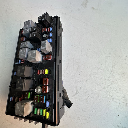 2011-2016 Chevy Cruze Malibu  Engine Relay Fuse Box 812461952