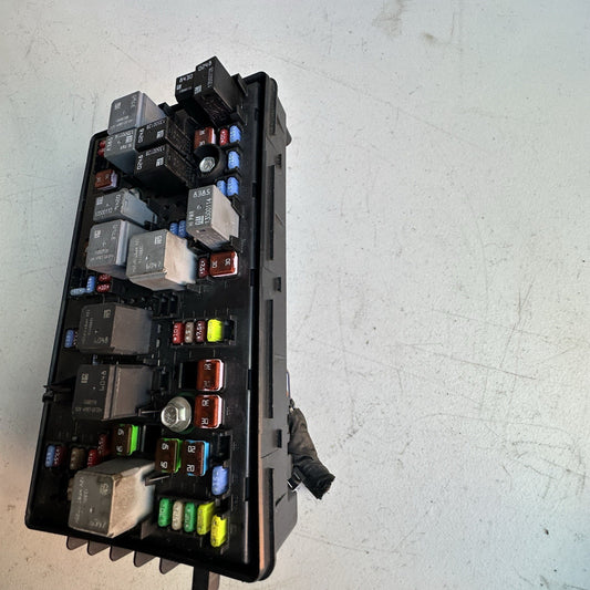 2011-2016 Chevy Cruze Malibu  Engine Relay Fuse Box 812461952