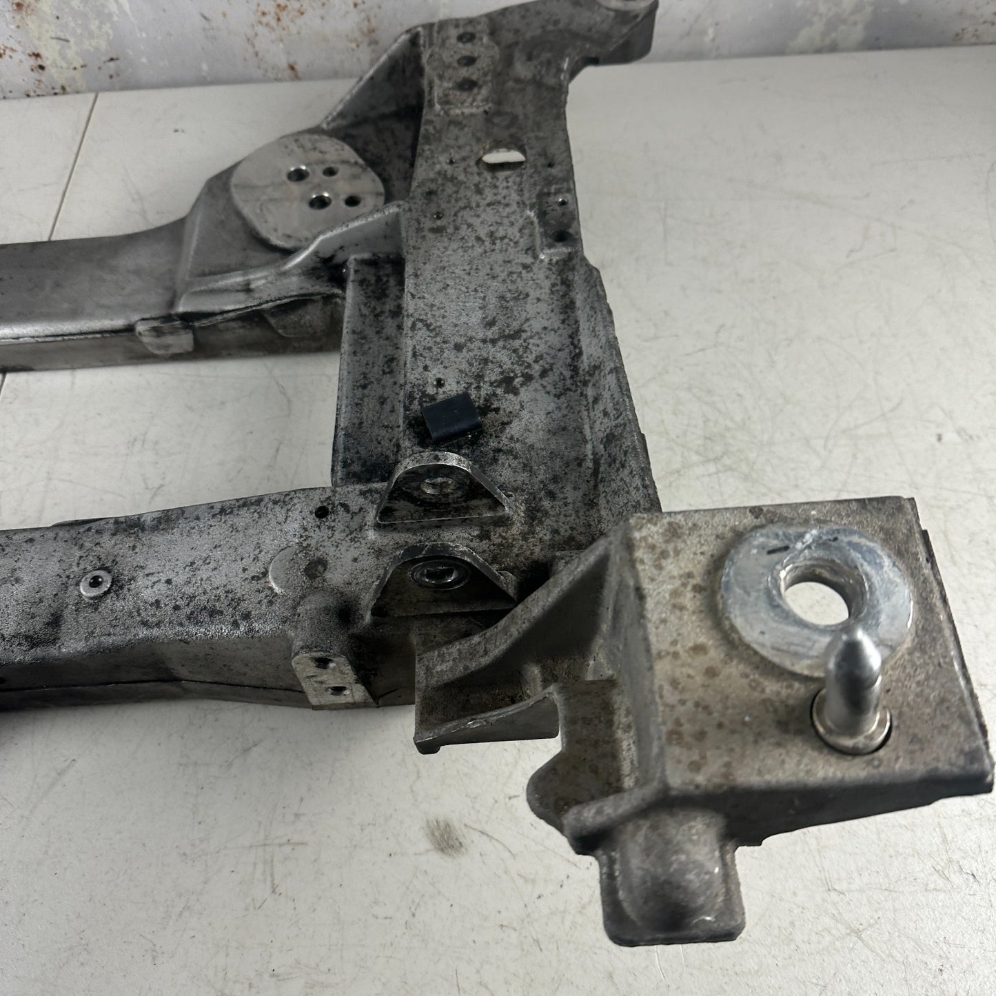 05-13 CHEVROLET CORVETTE C6 FRONT SUSPENSION SUBFRAME CROSSMEMBER CARRIER OEM