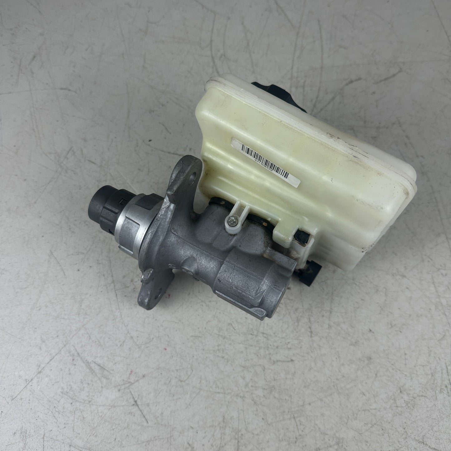14-19 CHEVROLET CORVETTE C7 BRAKE MASTER CYLINDER W/ RESERVOIR TANK 32670188 OEM