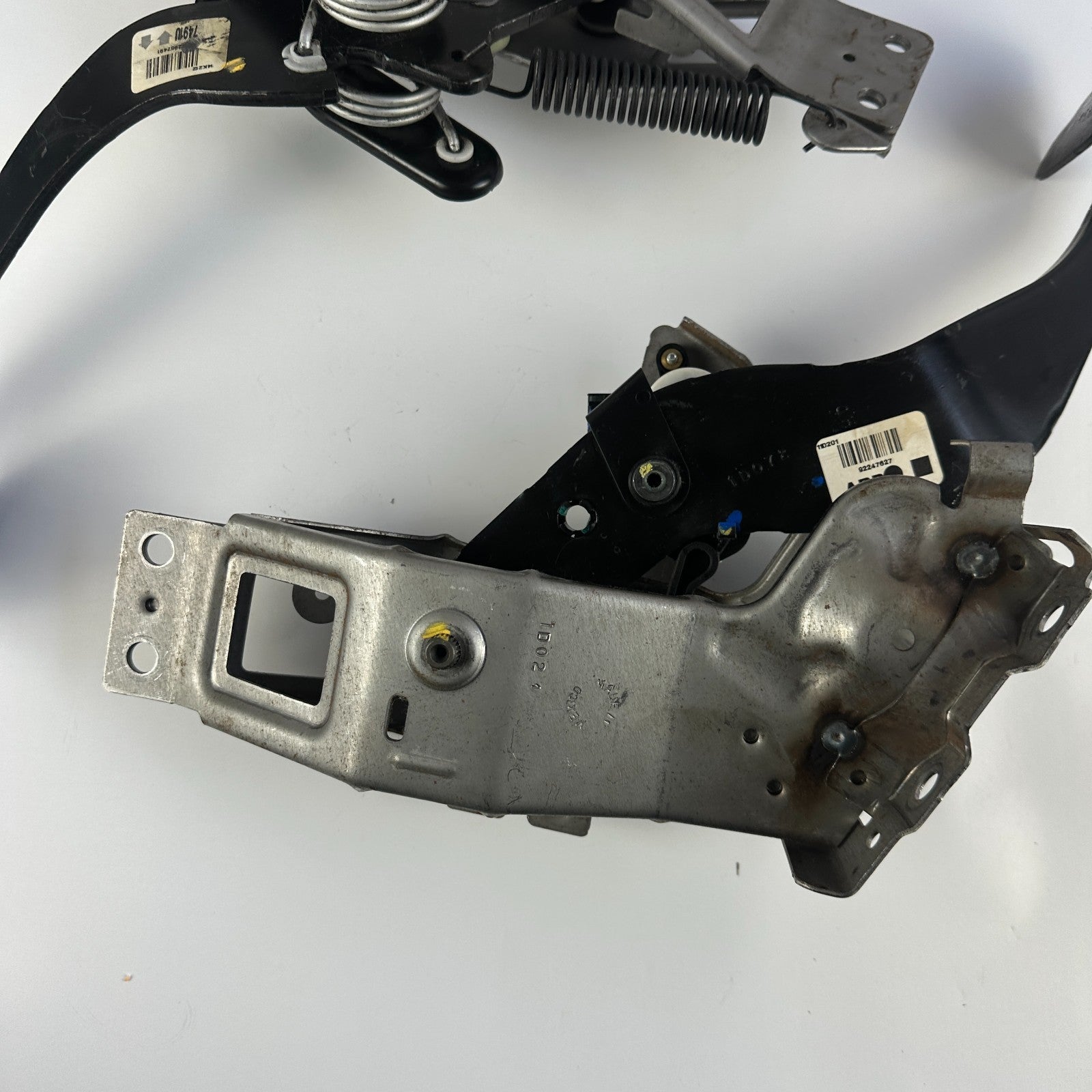 10-15 CHEVY CAMARO MANUAL TRANSMISSION BRAKE & CLUTCH PEDAL 22957491 92247627