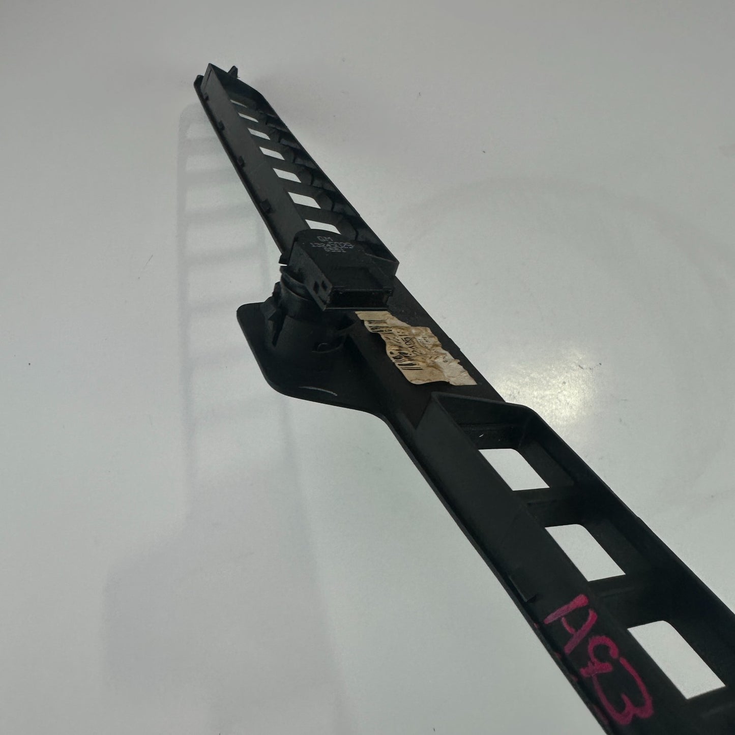 10-15 CHEVROLET CAMARO UPPER DASH DEFROST VENT WITH CLIMATE SENSOR 13245029 OEM