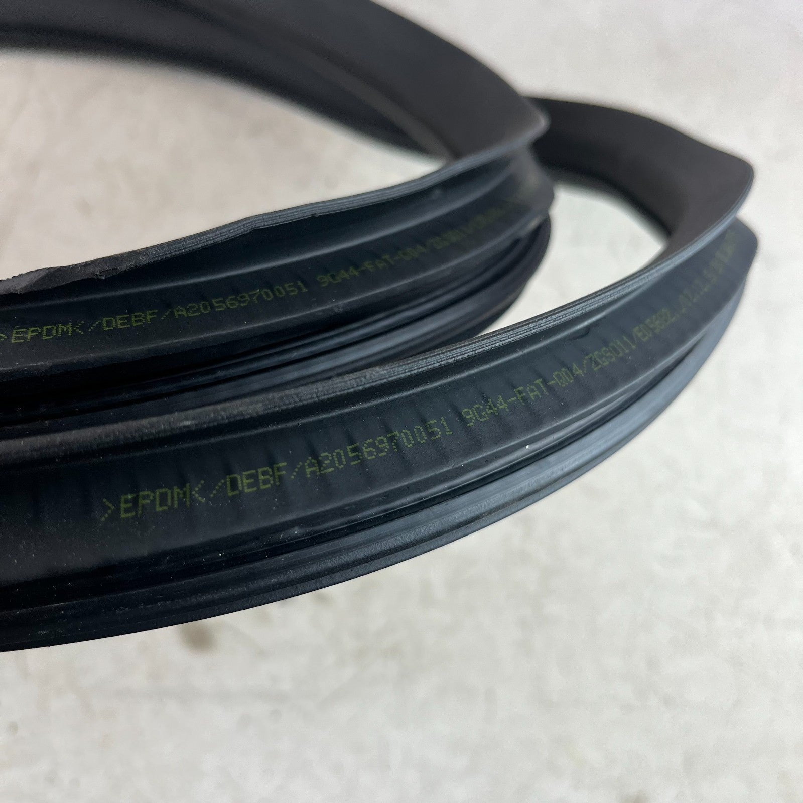 2015-2021 MERCEDES W205 C300 FRONT RIGHT SIDE DOOR BODY WEATHERSTRIP SEAL OEM