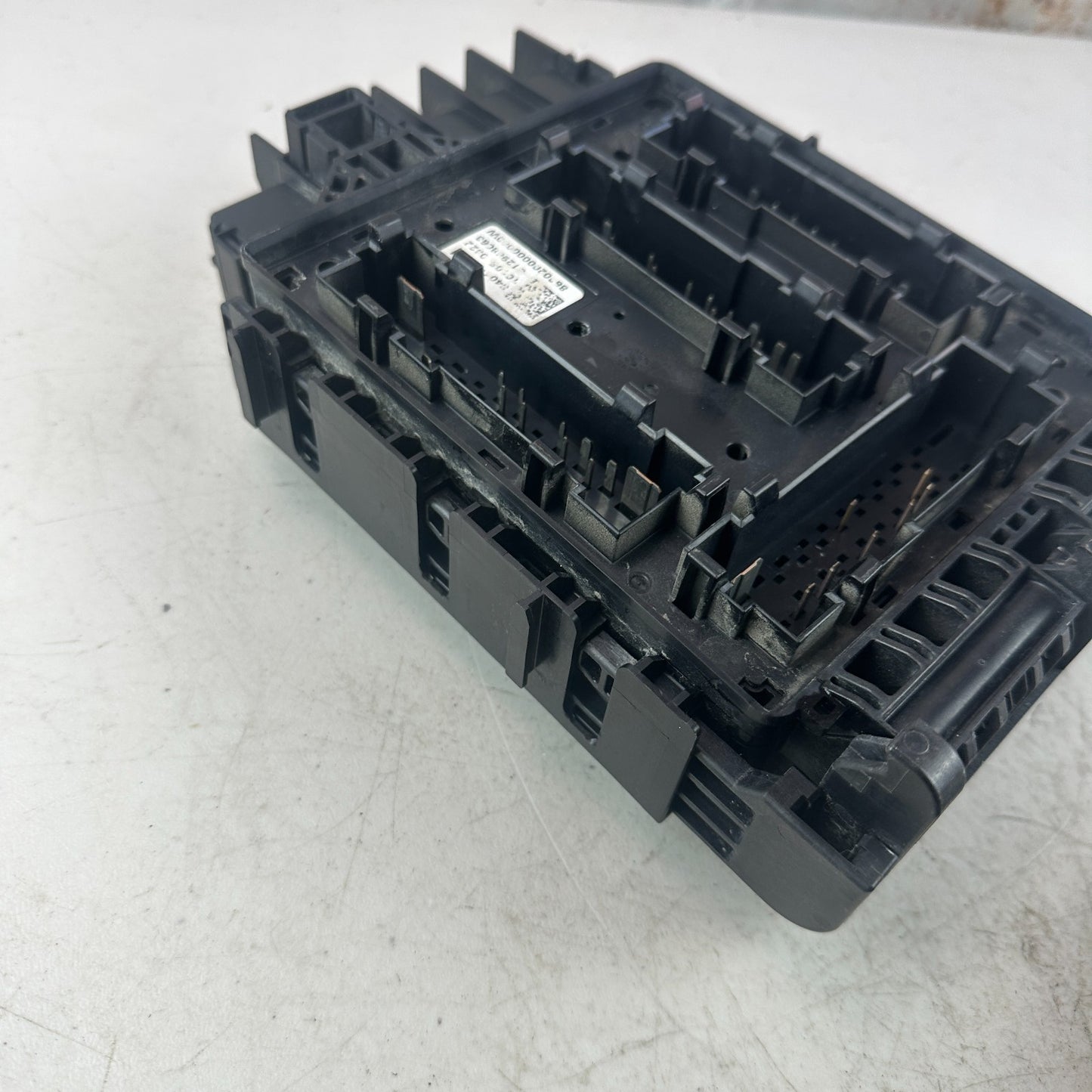 2018 CHEVROLET CAMARO ENGINE COMPARTMENT FUSE BOX RELAY BLOCK 84044721 OEM