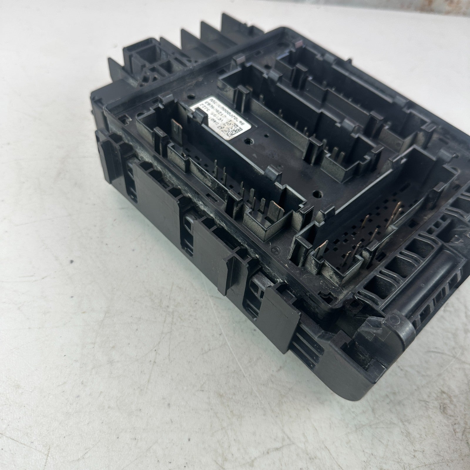 2018 CHEVROLET CAMARO ENGINE COMPARTMENT FUSE BOX RELAY BLOCK 84044721 OEM