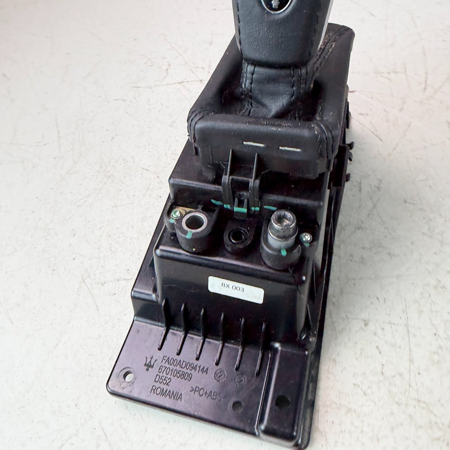 2017-2024 MASERATI LEVANTE AUTOMATIC TRANSMISSION GEAR SHIFTER 670105809 OEM