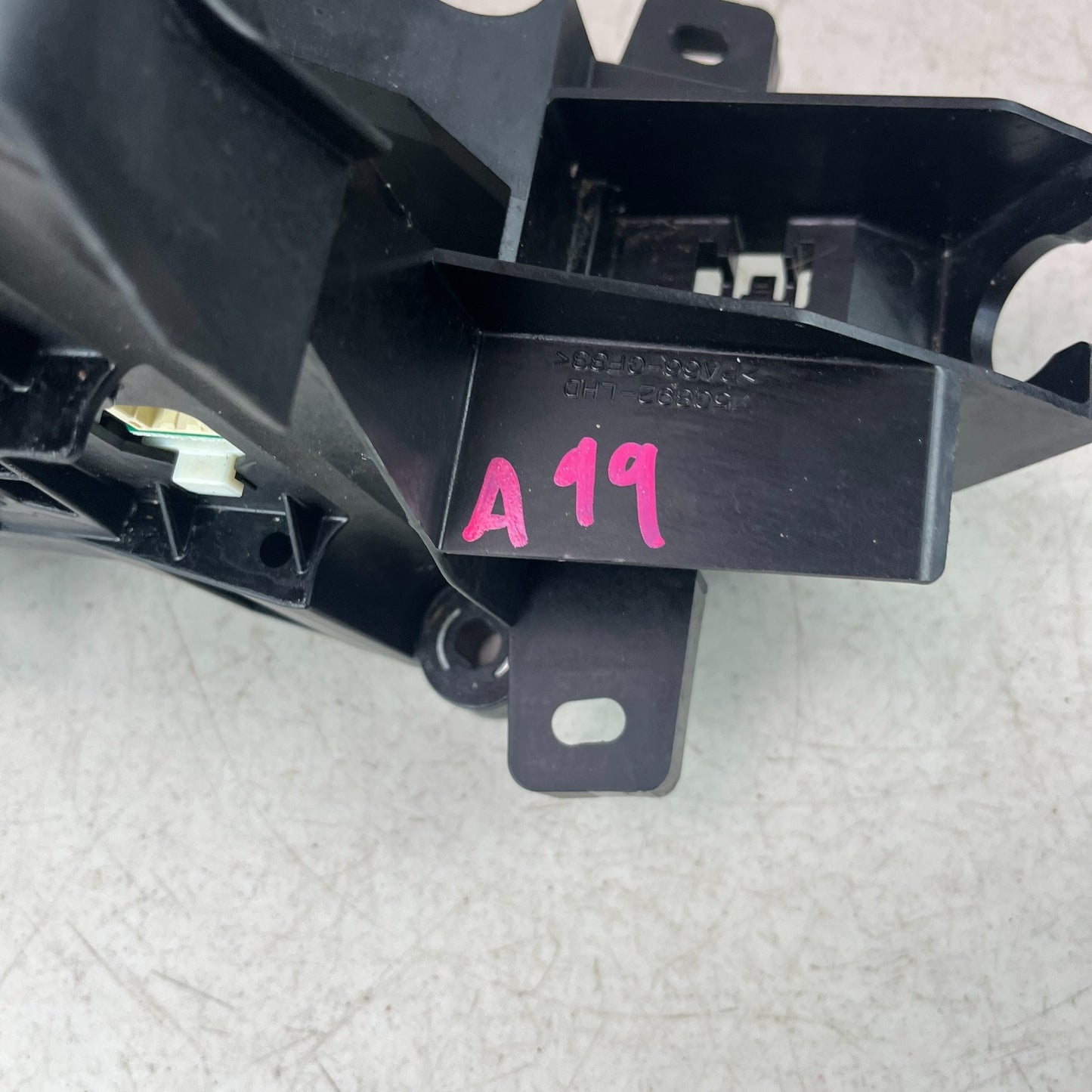 2019-2022 TOYOTA COROLLA AUTOMATIC TRANSMISSION GEAR SHIFTER SELECTOR 75G892 OEM