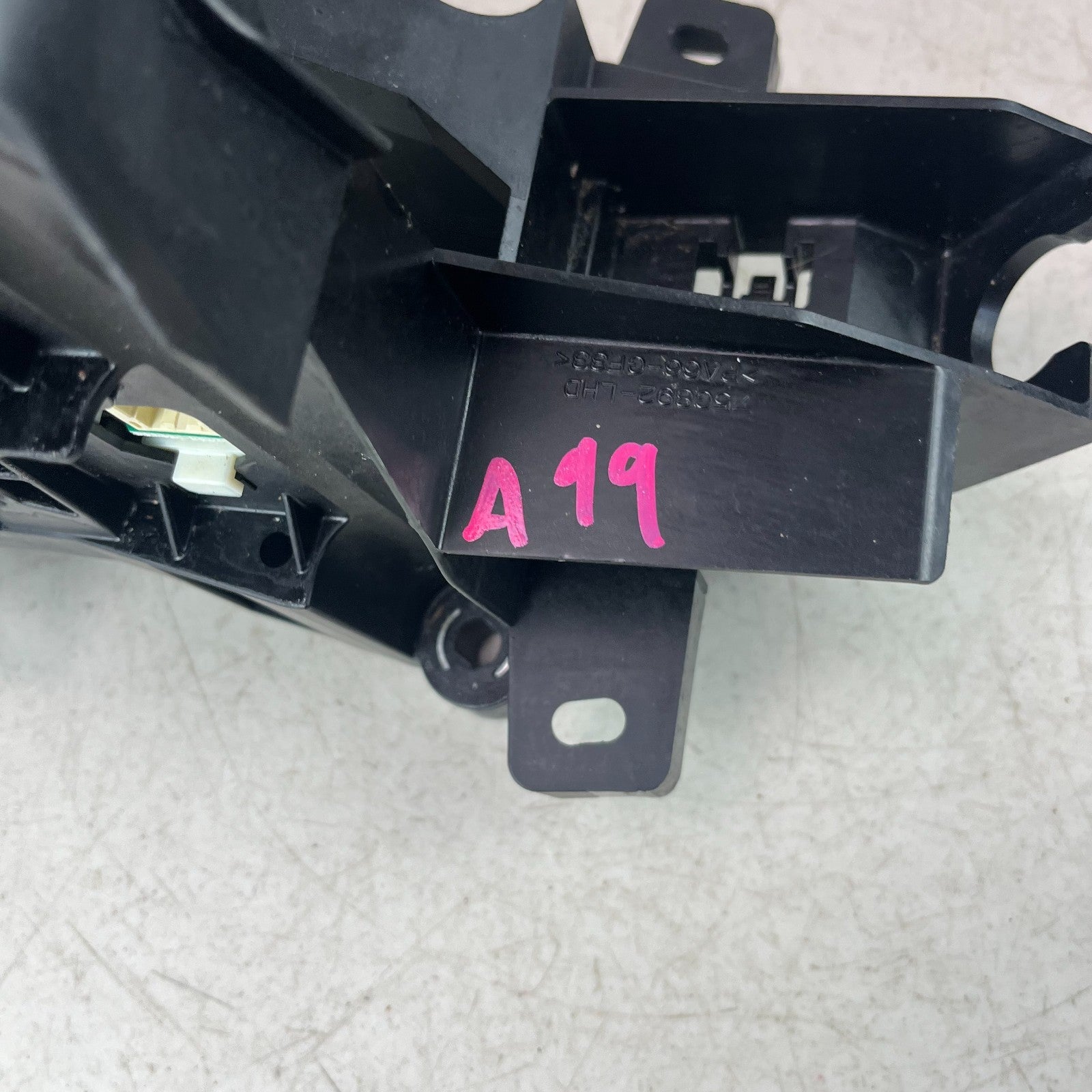 2019-2022 TOYOTA COROLLA AUTOMATIC TRANSMISSION GEAR SHIFTER SELECTOR 75G892 OEM