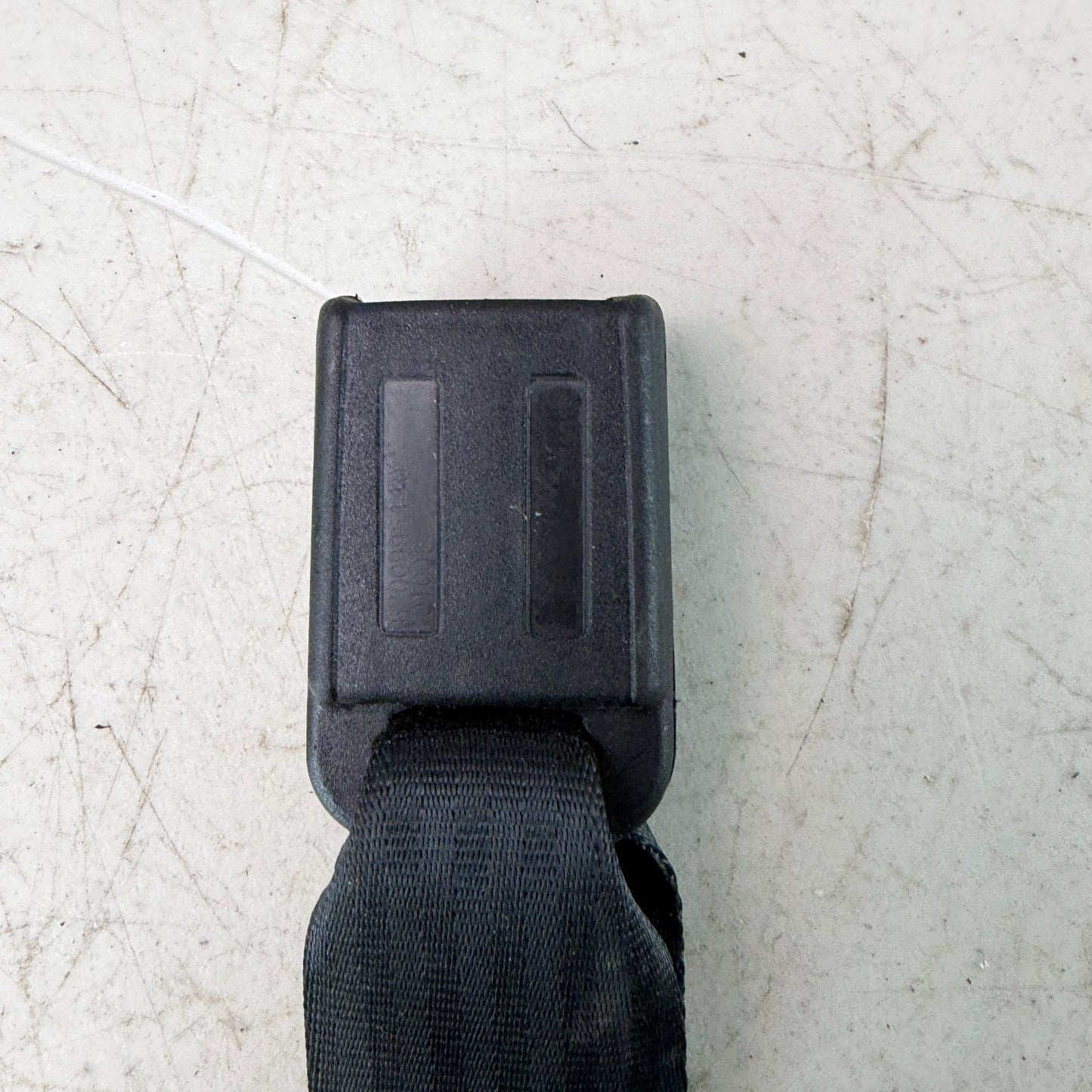 2017-2020 MASERATI LEVANTE REAR LEFT CENTER SEAT BELT BUCKLE END 06700995440 OEM